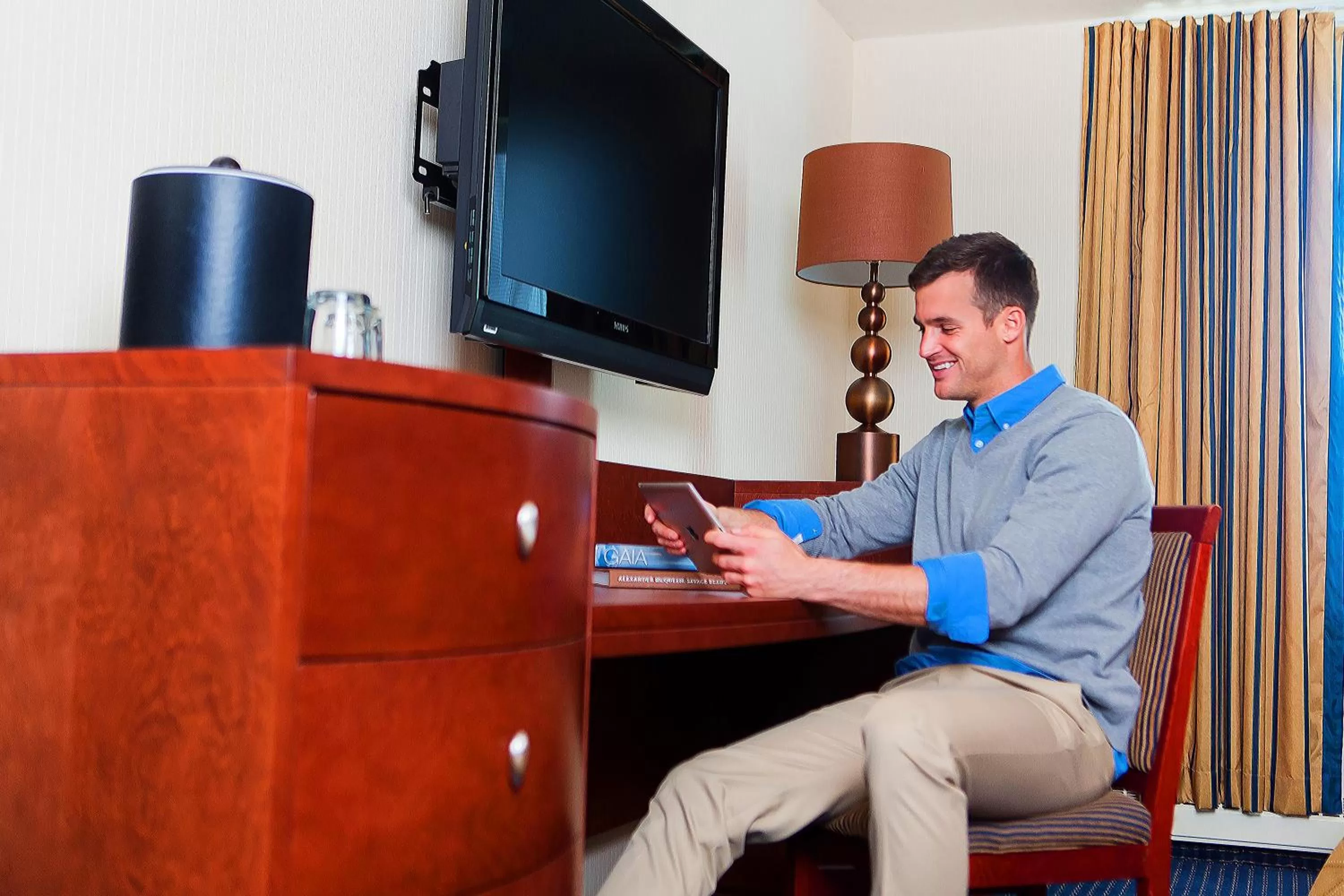 Queen Room - Disability Access in West Edmonton Mall Inn