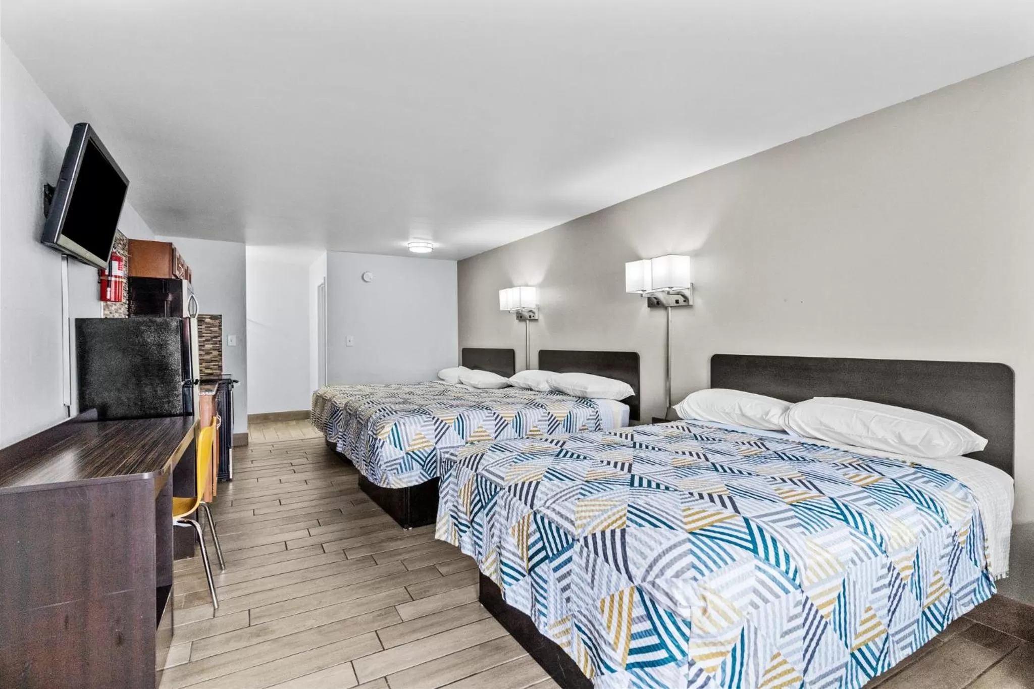 Superior Queen Room - Non-Smoking in Studio 6 Wilmington, NC