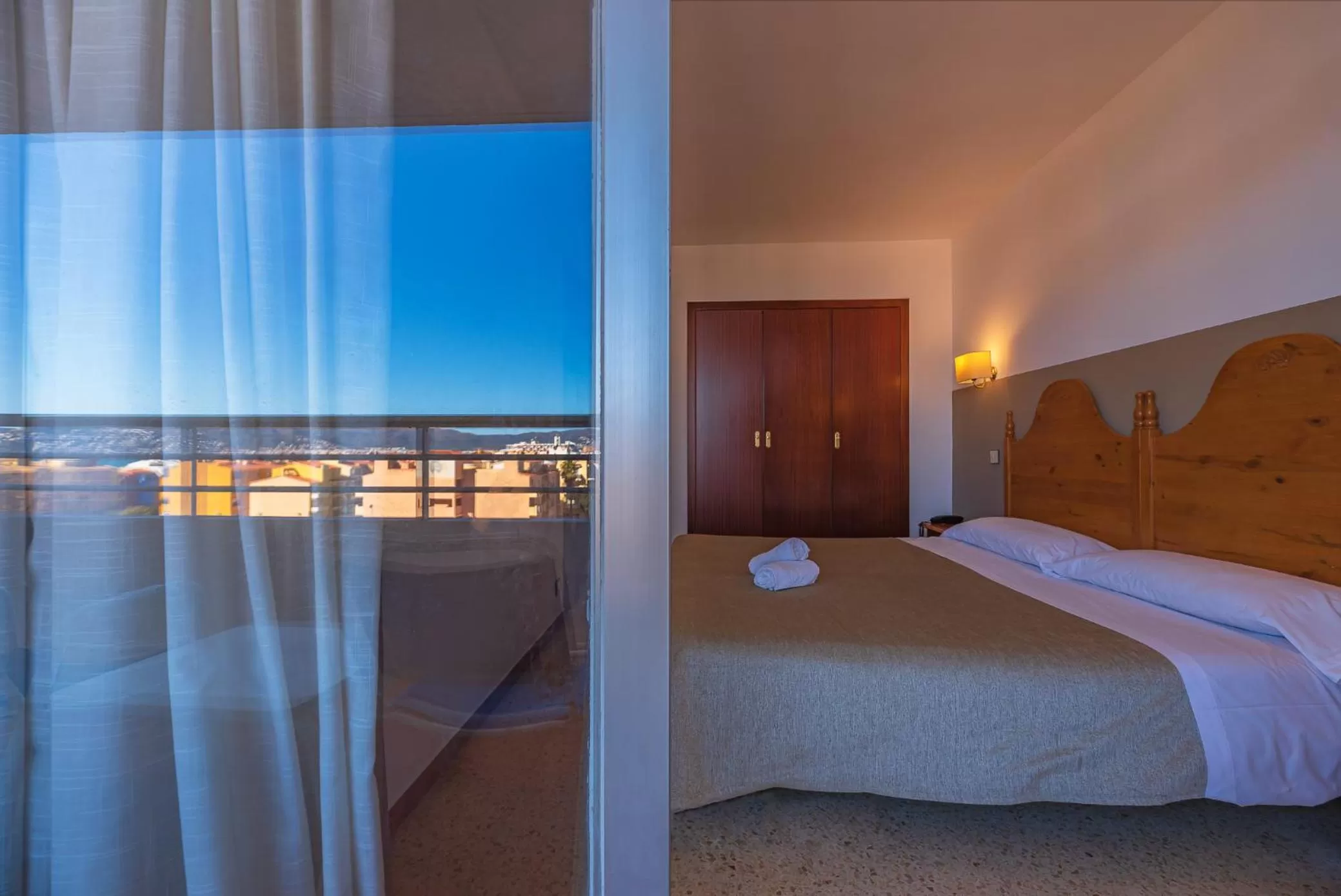 One-Bedroom Apartment (2 Adults + 1 Child) in Xon's Platja HA