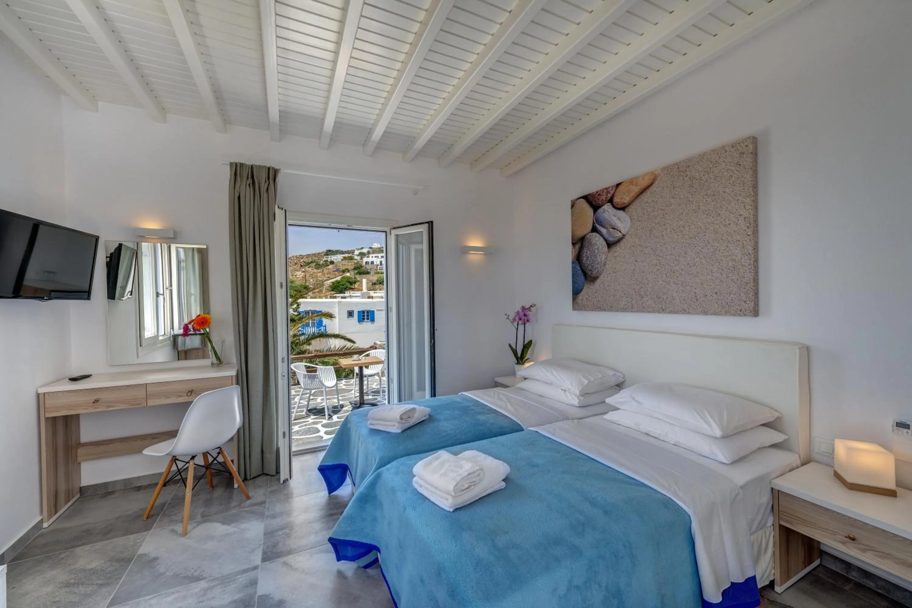 Superior Double or Twin Room with Pool View in Makis Place