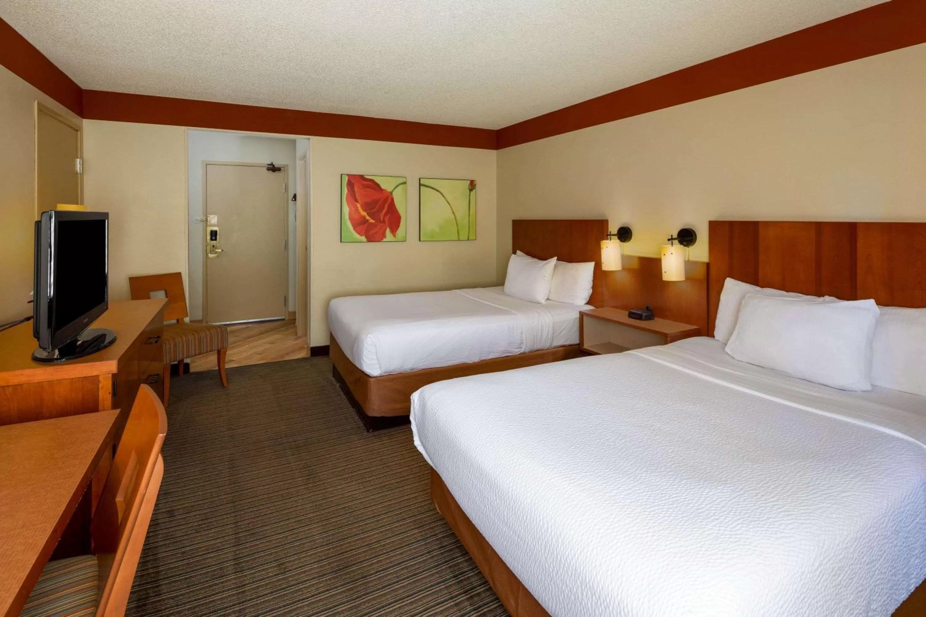 Deluxe Double Room with Two Double Beds - Non-Smoking in Spark by Hilton Savannah Midtown