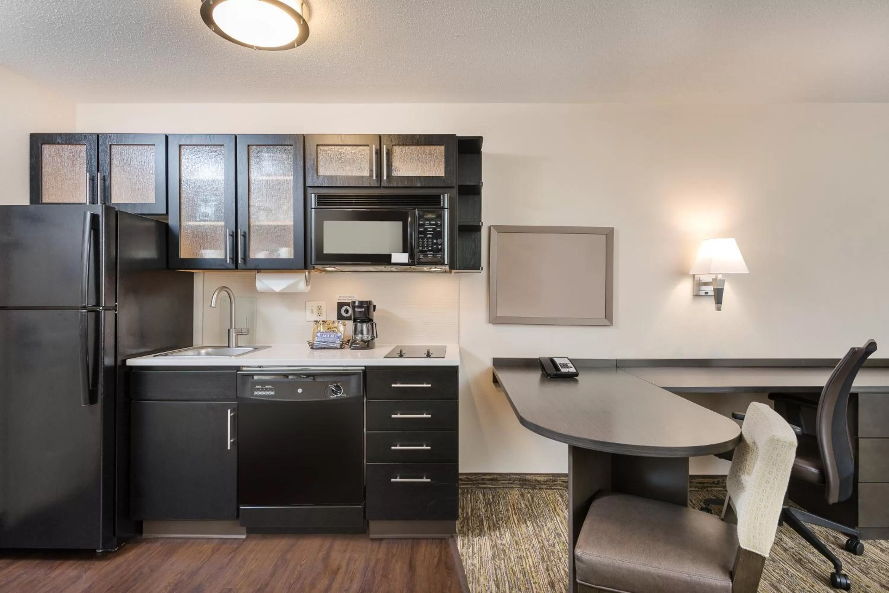 Queen Studio Suite with Kitchen in Candlewood Suites Sterling by IHG