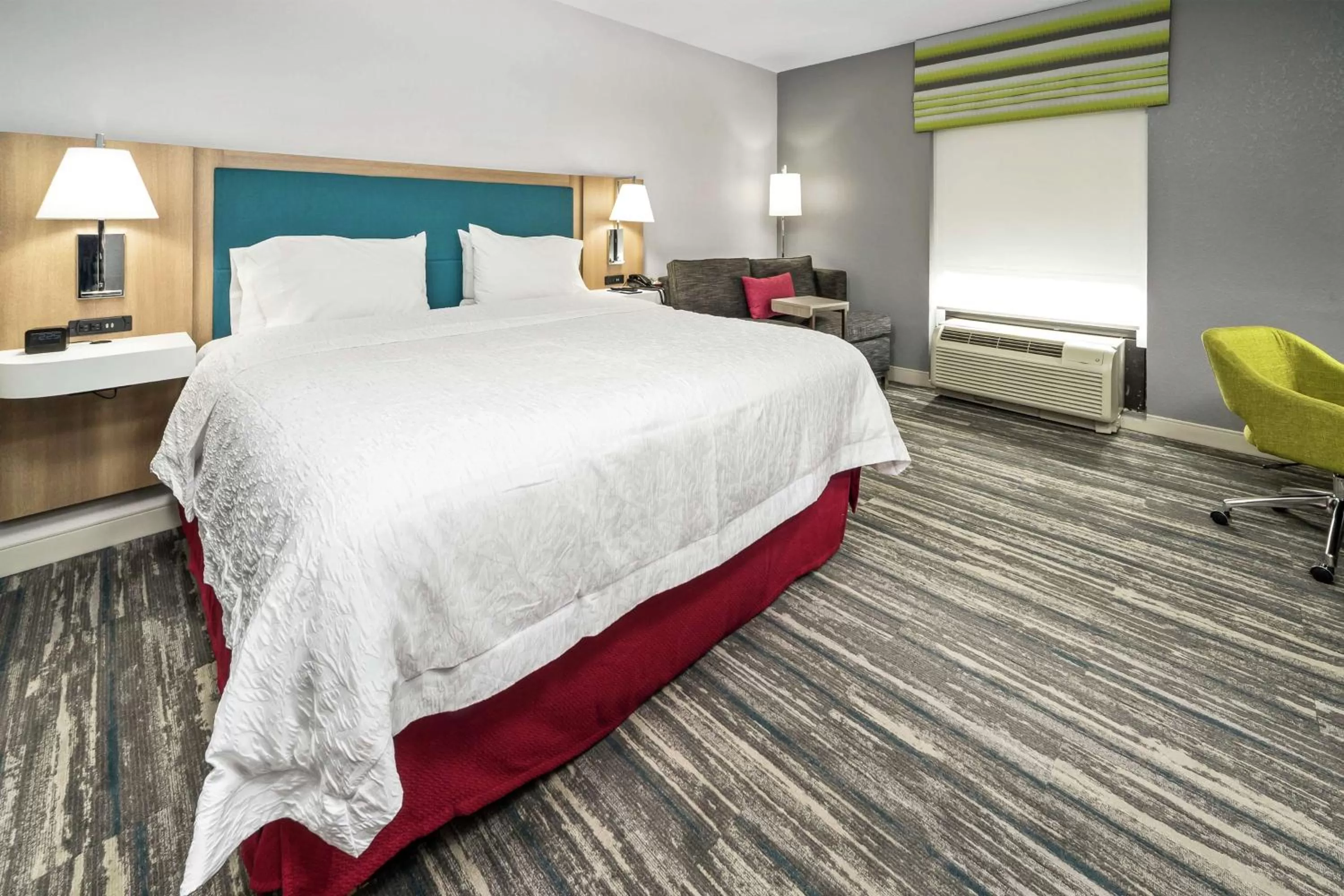 King Room with Accessible Tub - Mobility and Hearing Access/Non-Smoking in Hampton Inn Wilson Downtown