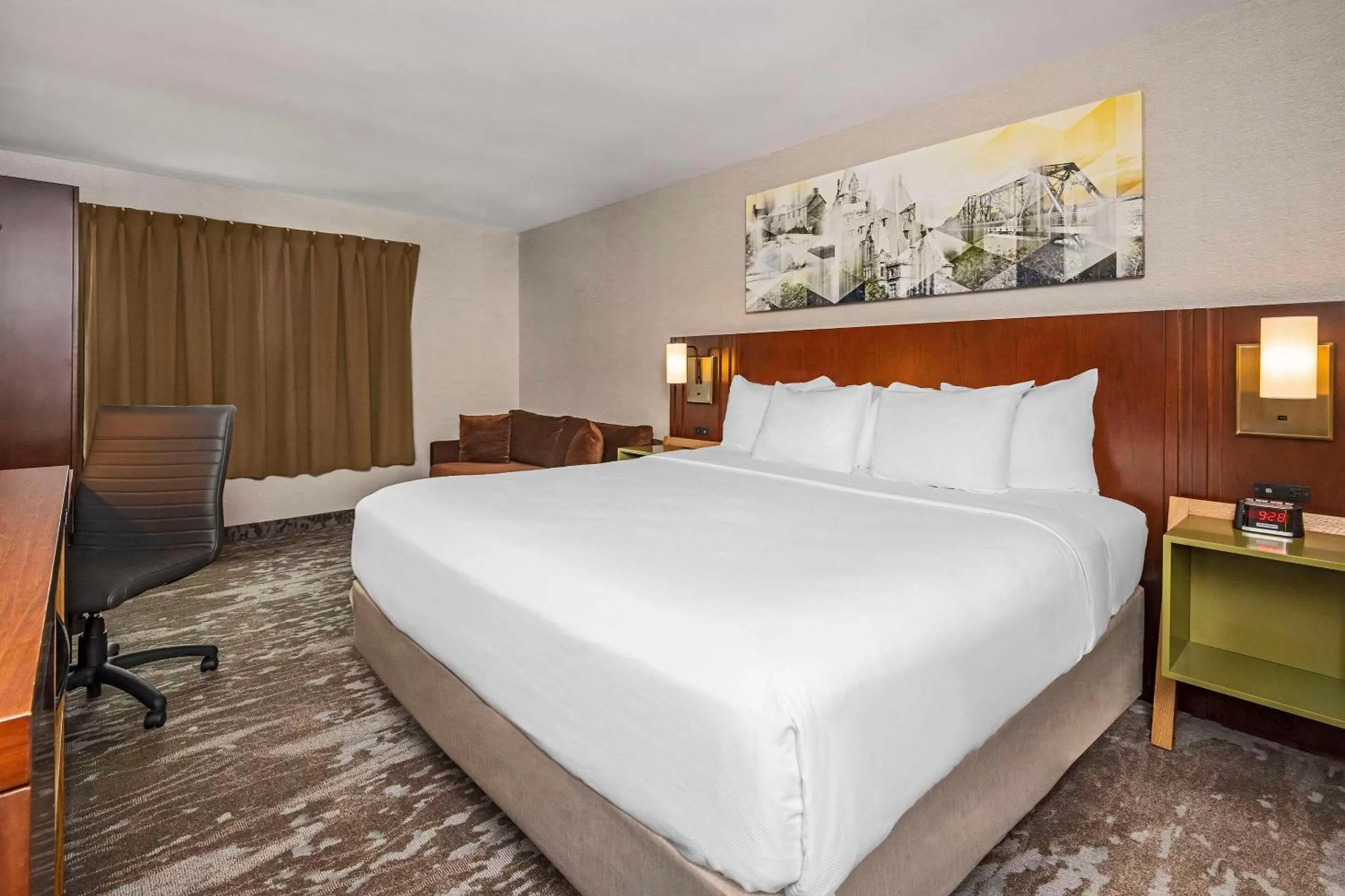 King Room - Non-Smoking in Comfort Inn Cambridge