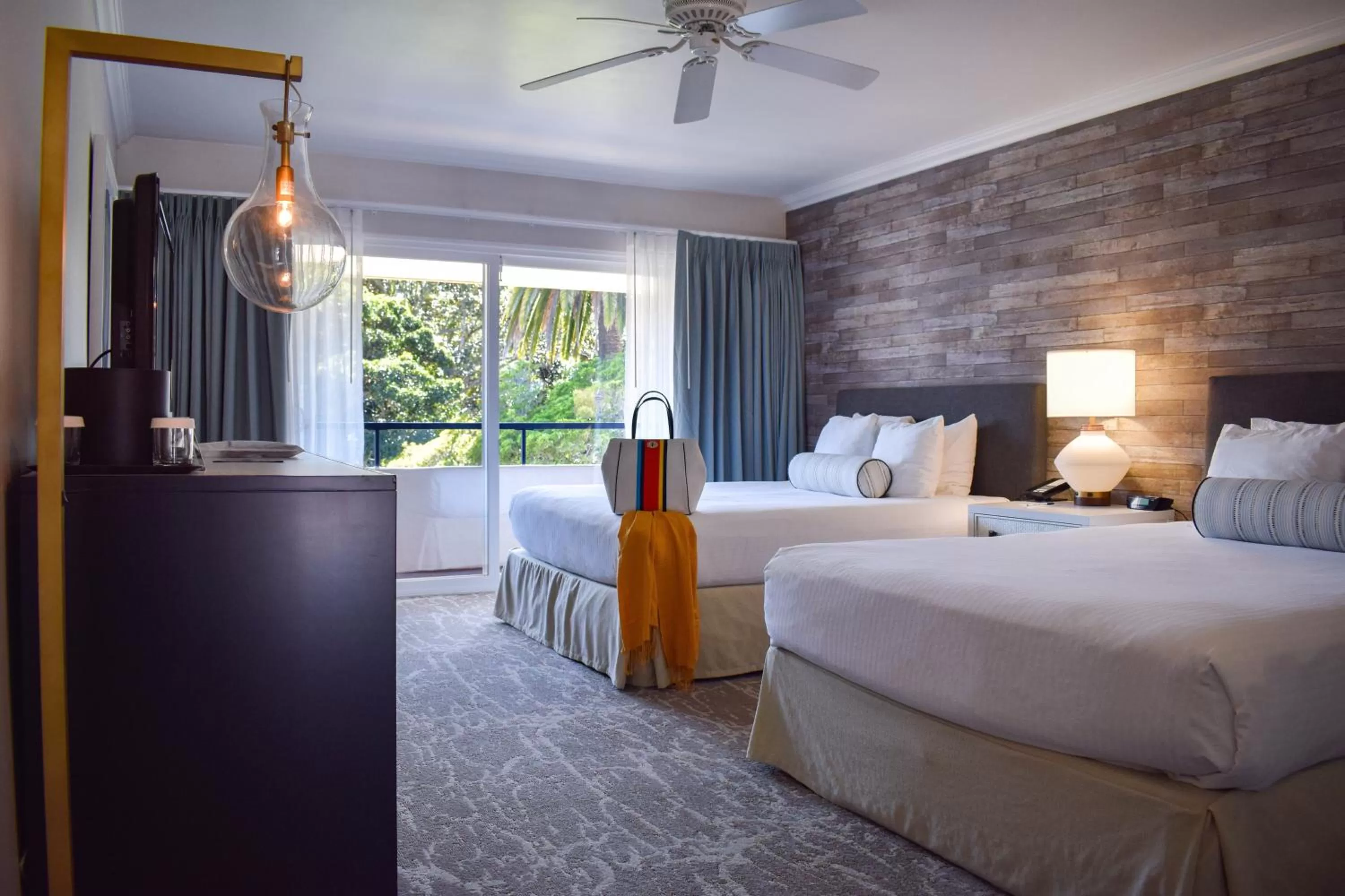 Queen Room with Two Queen Beds - Park Side in Beachside Inn