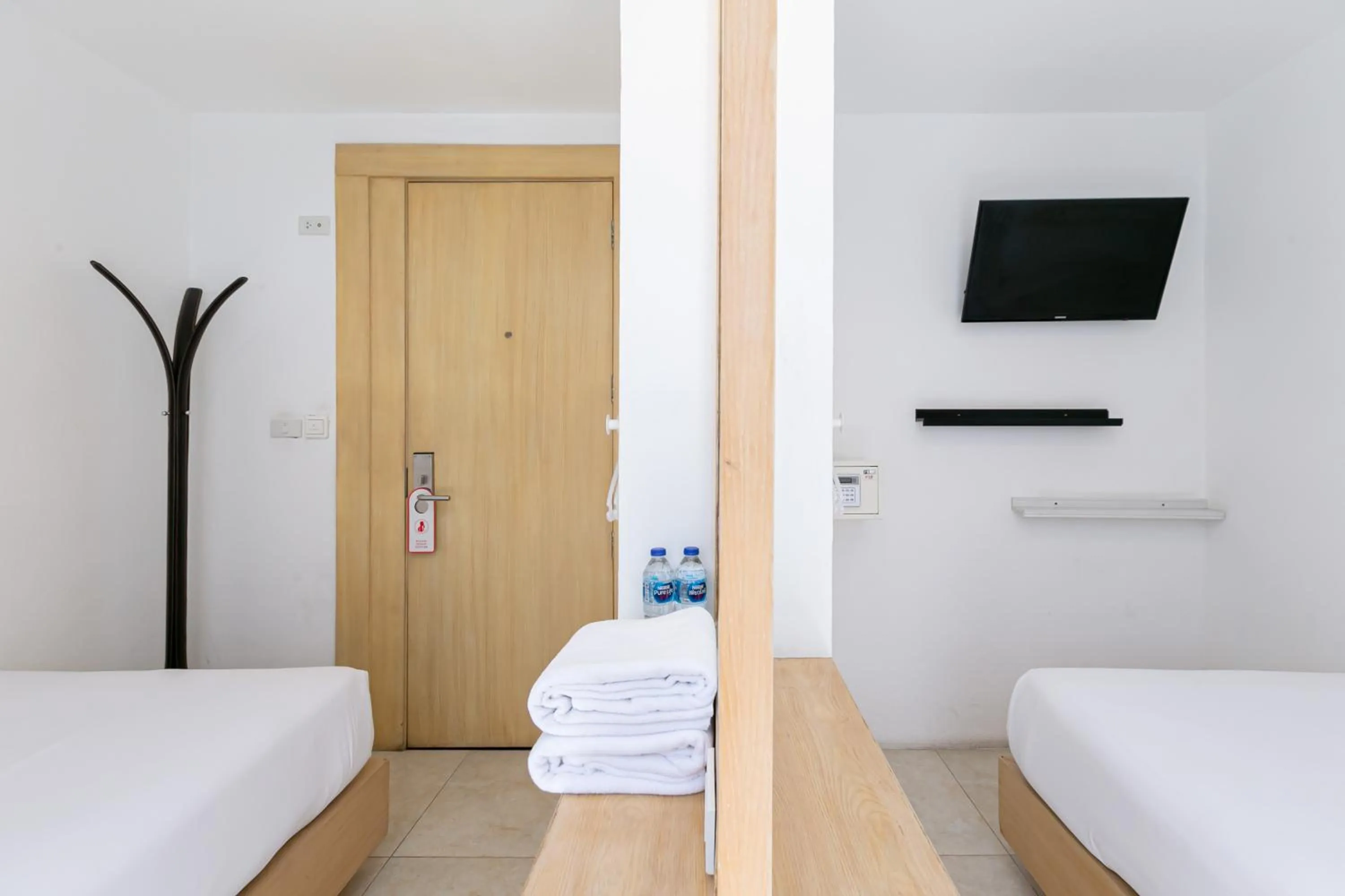 Standard Twin Room with Shared Bathroom in The Bedrooms Hostel Pattaya