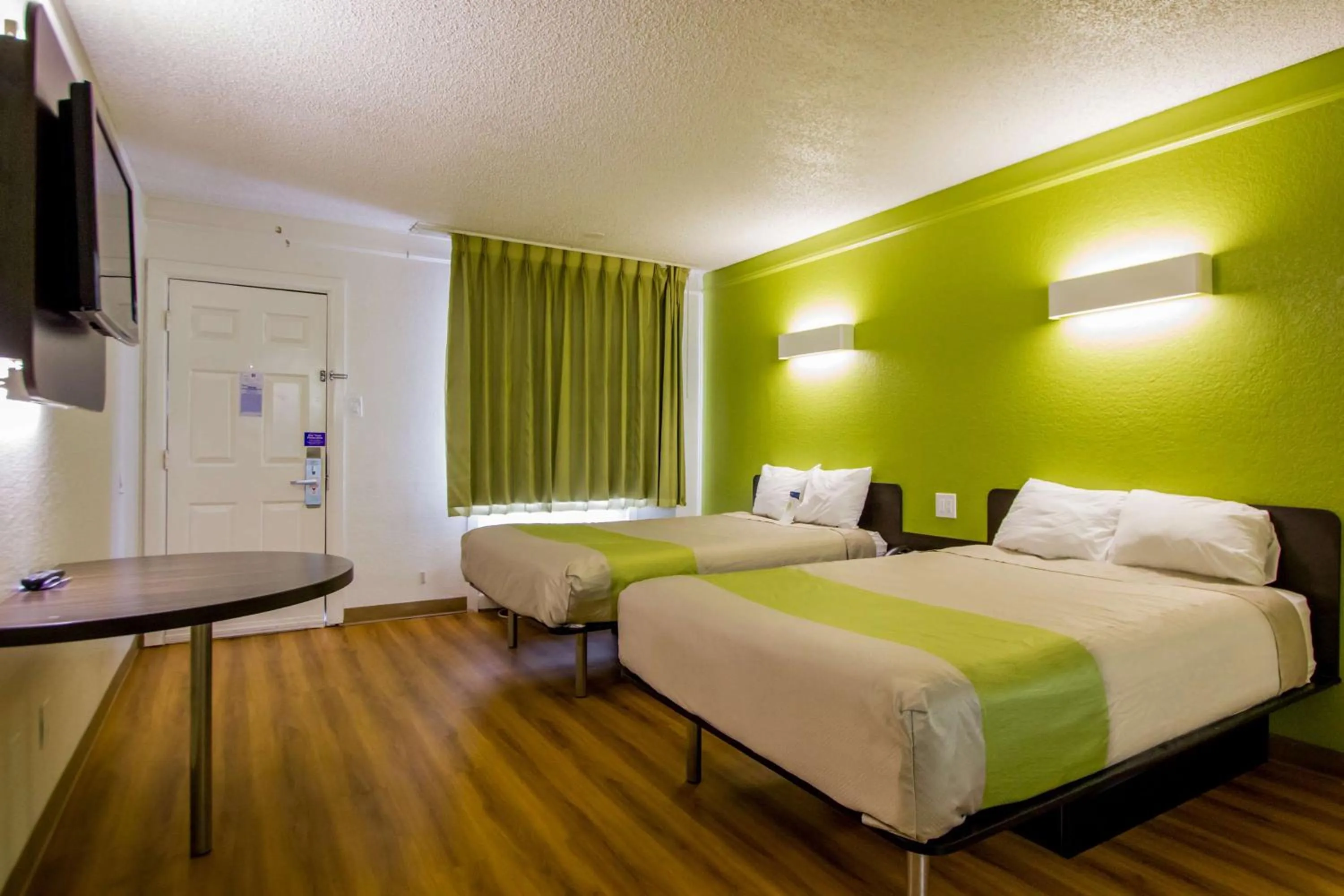 Quadruple Room - Non-Smoking in Motel 6-Austin, TX - Midtown