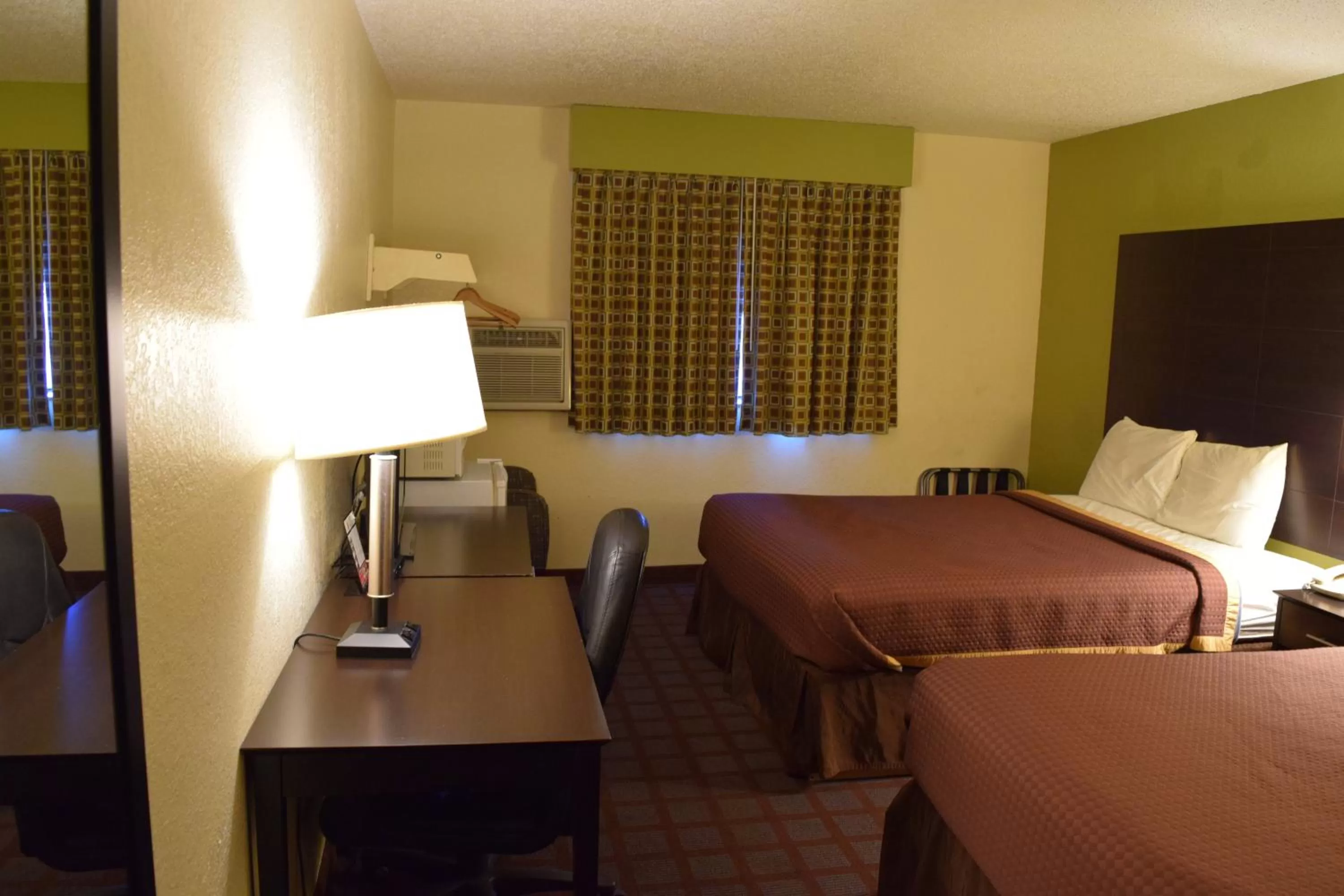 Queen Room with Two Queen Beds - Non-Smoking in Super 8 by Wyndham Saginaw