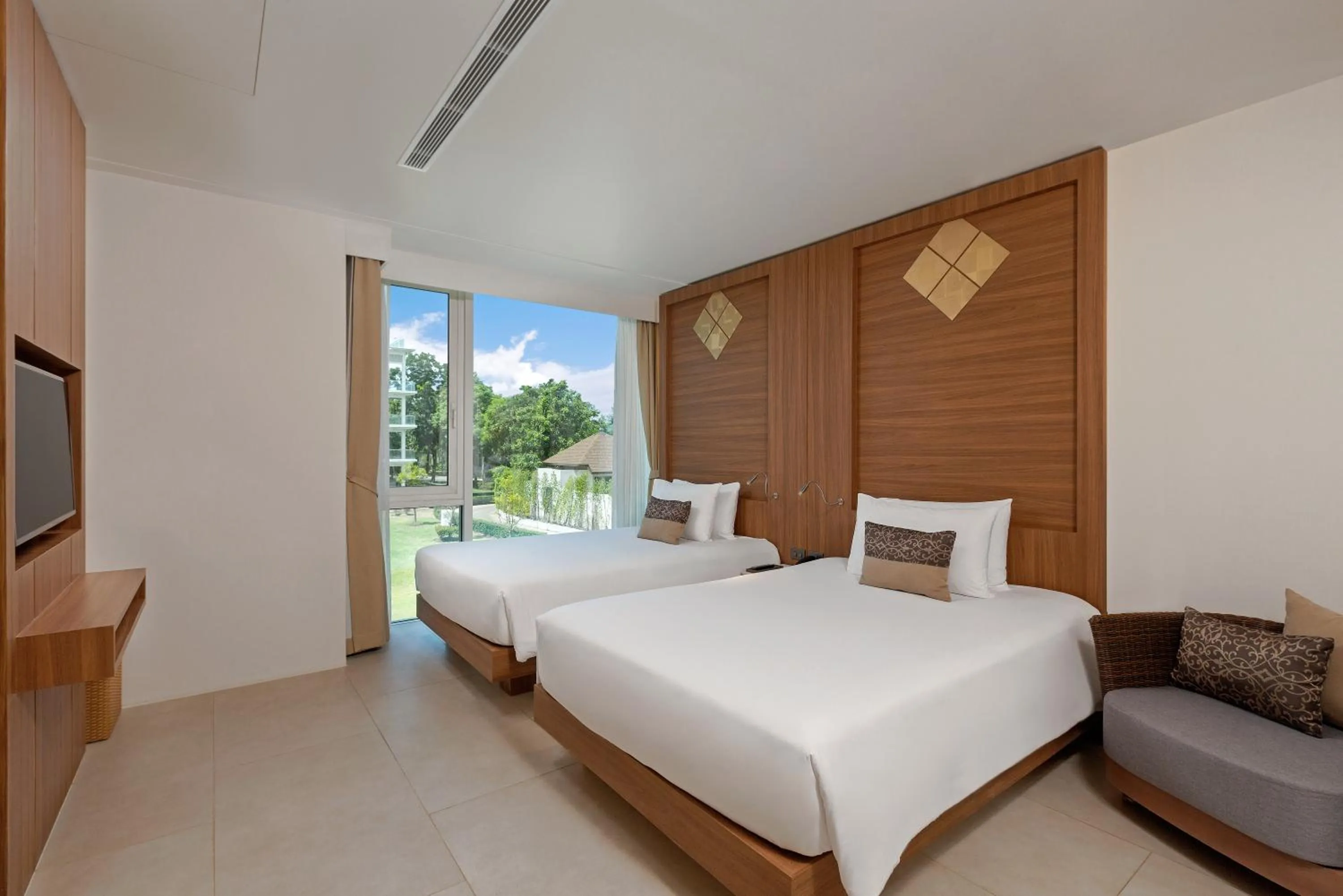LL1N: 1 BR Residence no balcony in Splash Beach Resort, Maikhao Phuket - SHA Extra Plus