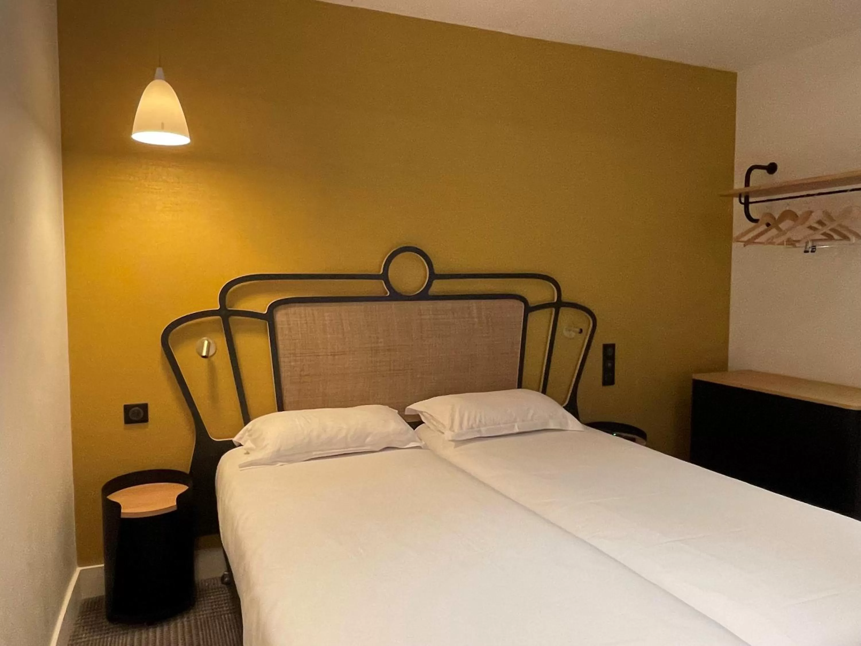 Classic Twin Room in Hotel De Suez