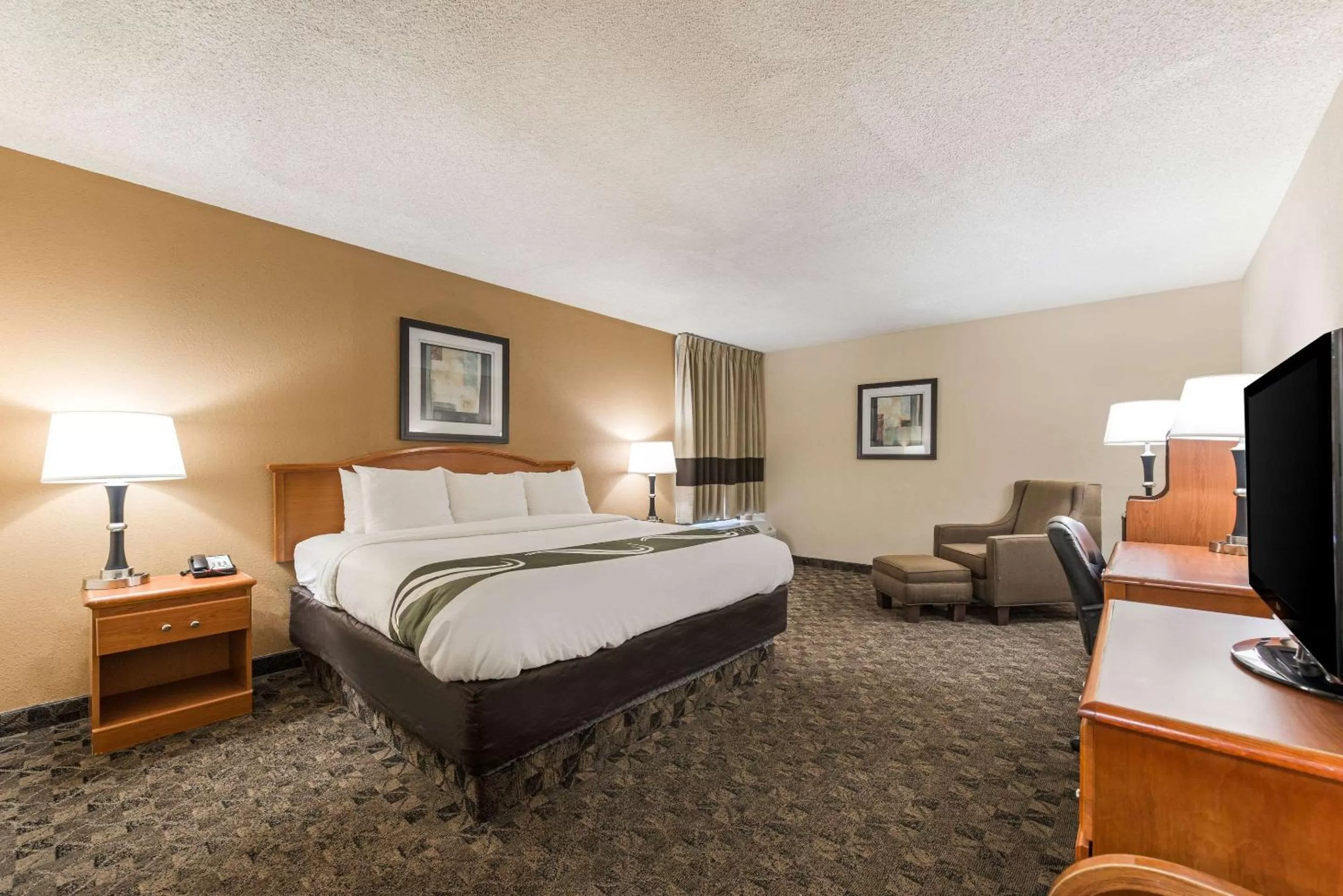 King Room in Quality Inn & Suites Portage Central