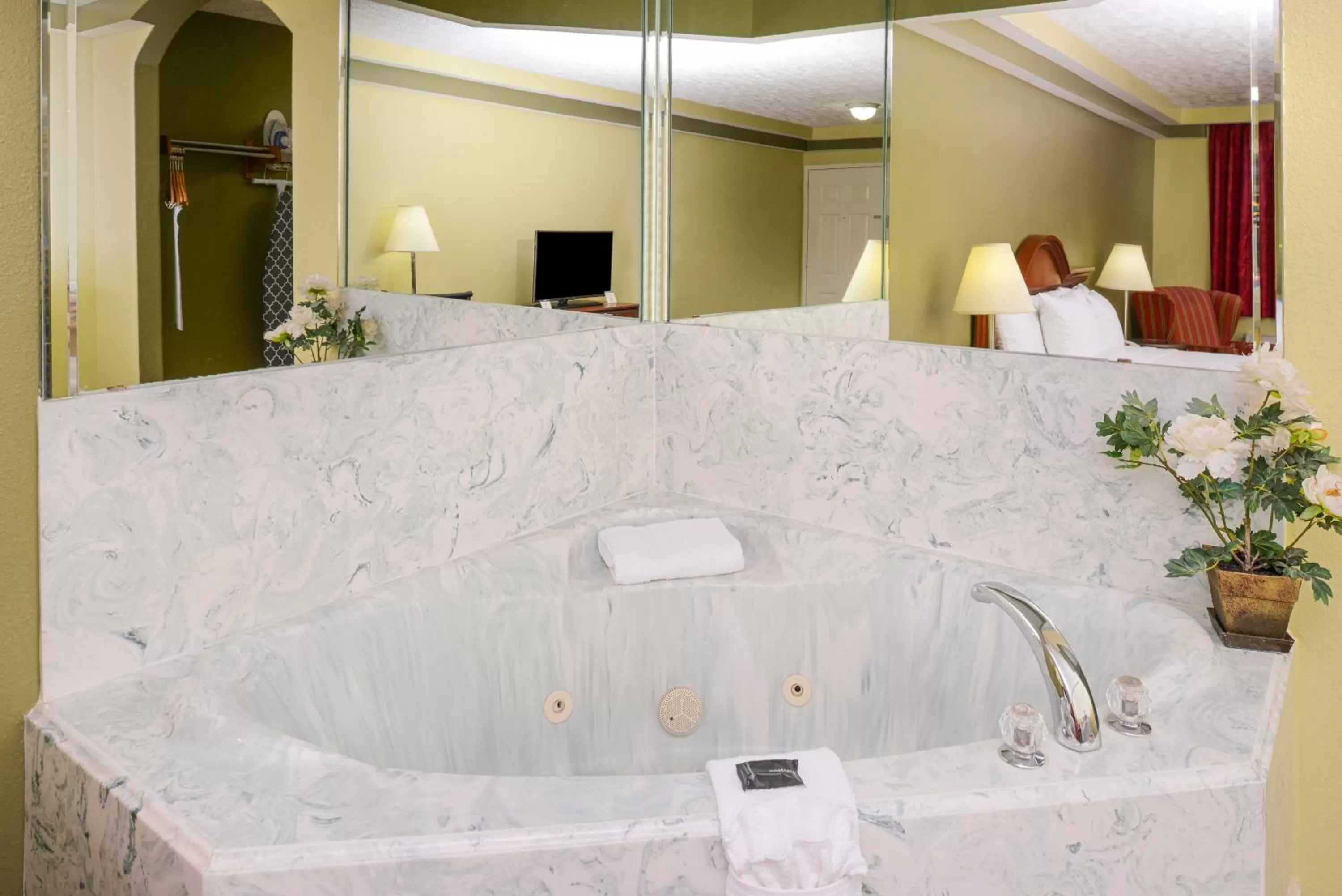 Deluxe Suite in Americas Best Value Inn & Suites Waller/Prairie View