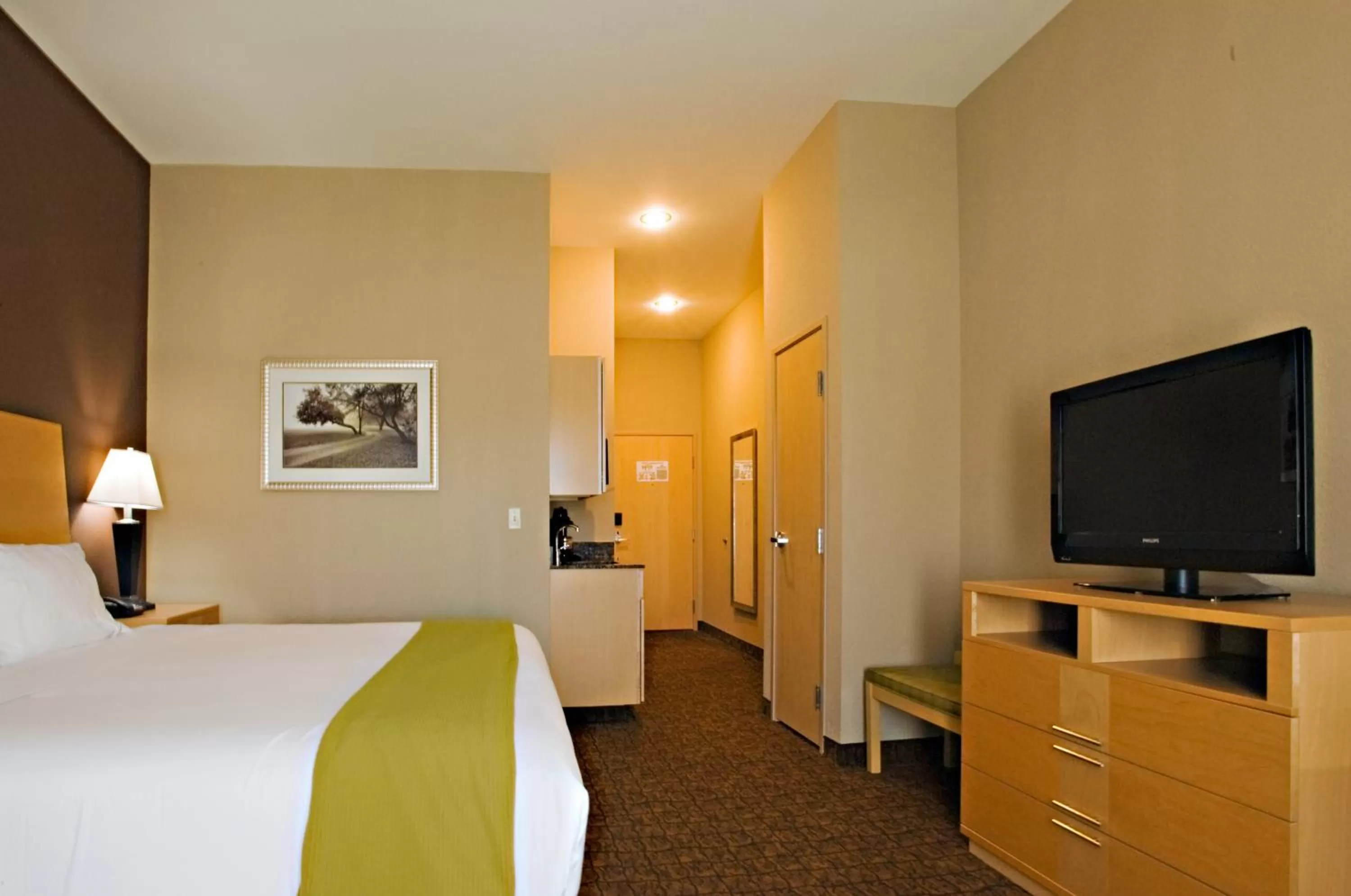 King Room - Mobility Access/Hearing Accessible in Holiday Inn Express Hotel and Suites Borger by IHG