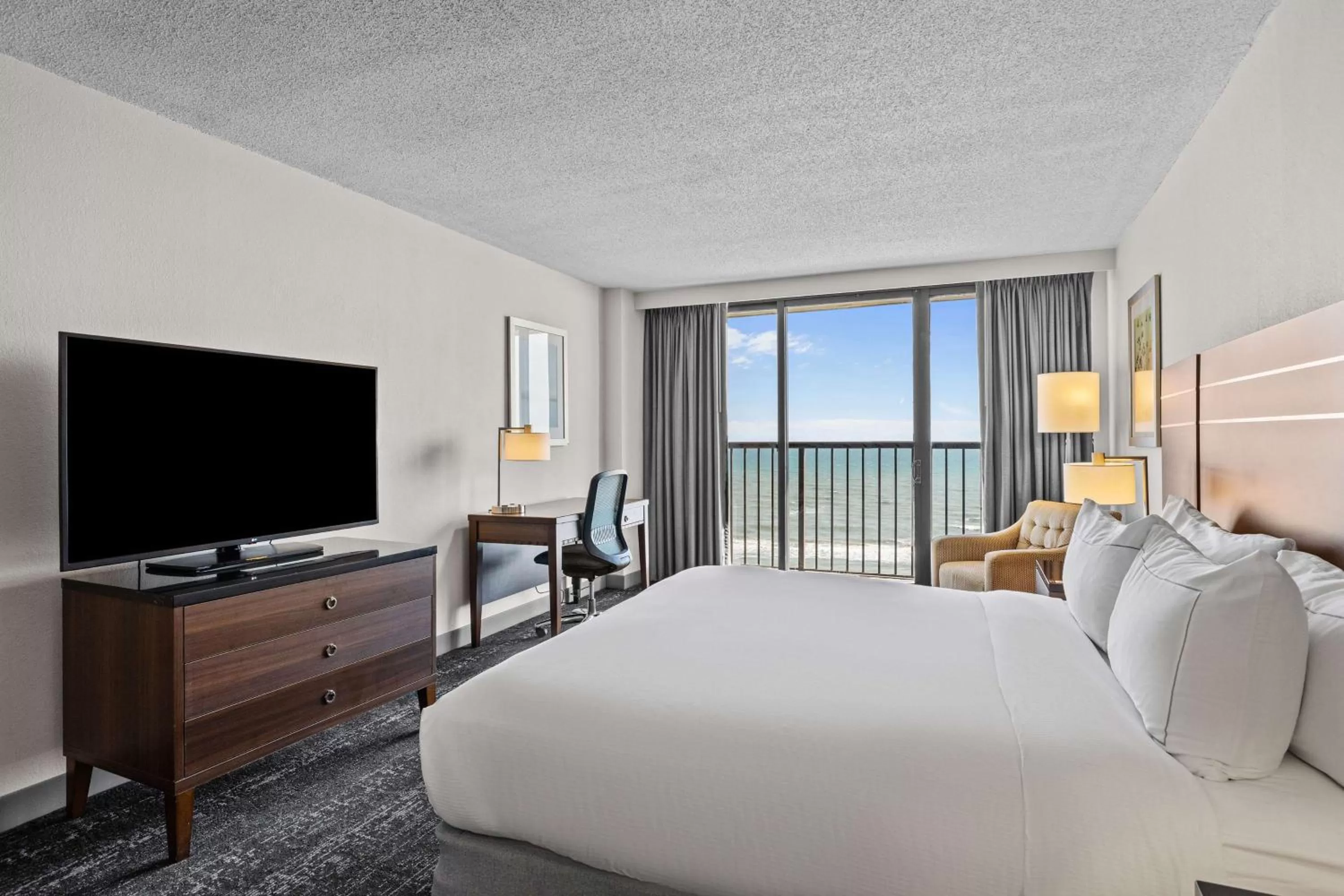 King Room with Oceanfront View - Non-Smoking in DoubleTree by Hilton Atlantic Beach Oceanfront