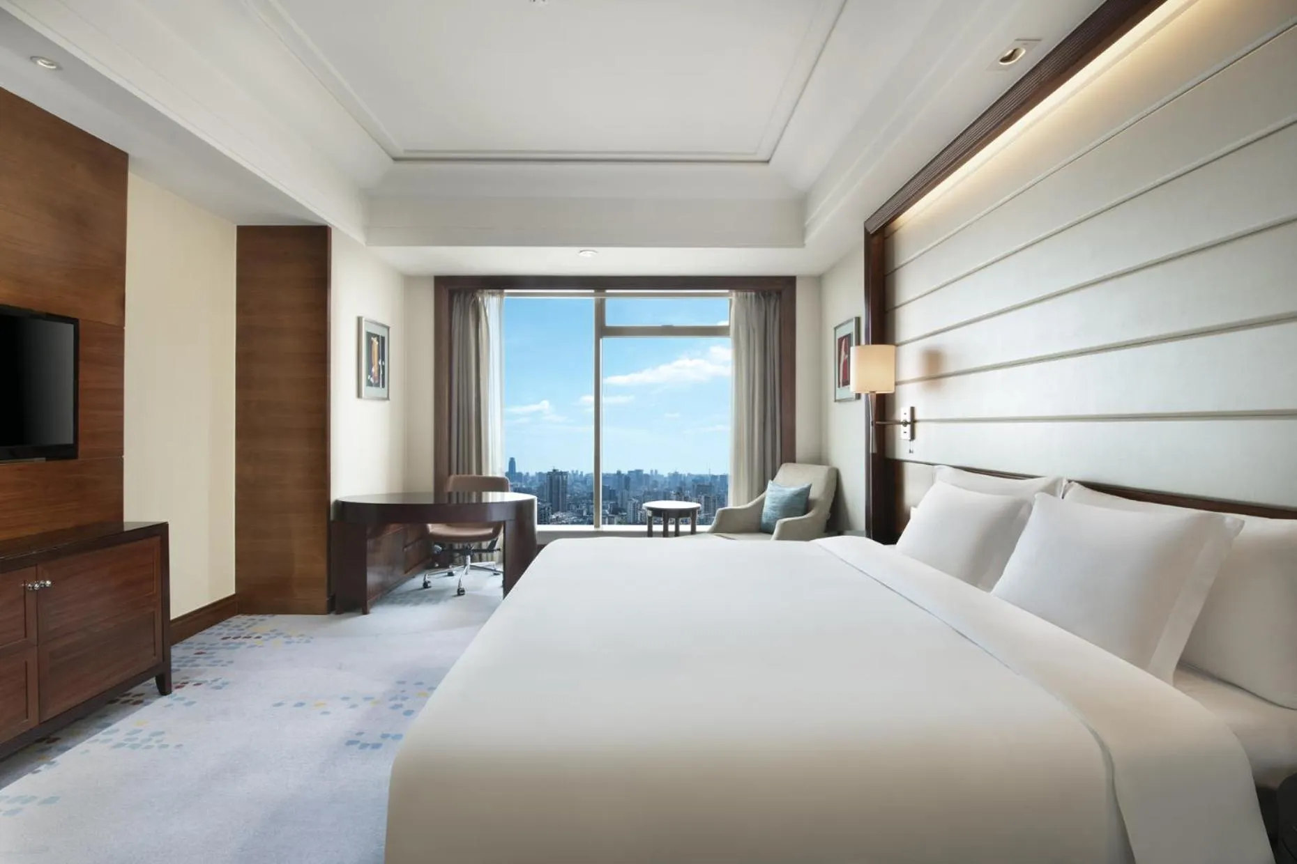 Standard King Room in Crowne Plaza Nanchang Riverside by IHG