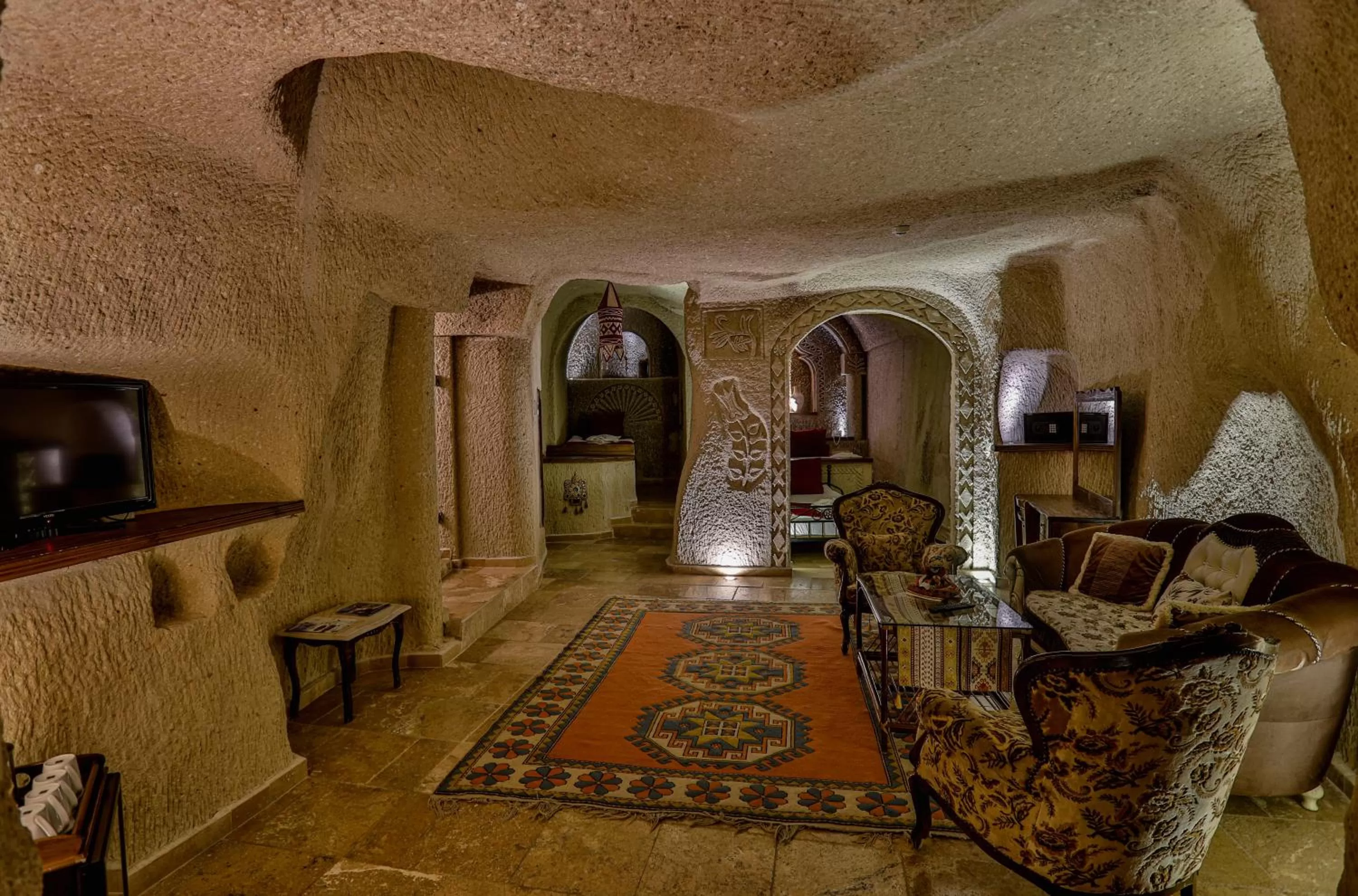 Deluxe Cave Family Suite in Hidden Cave Hotel