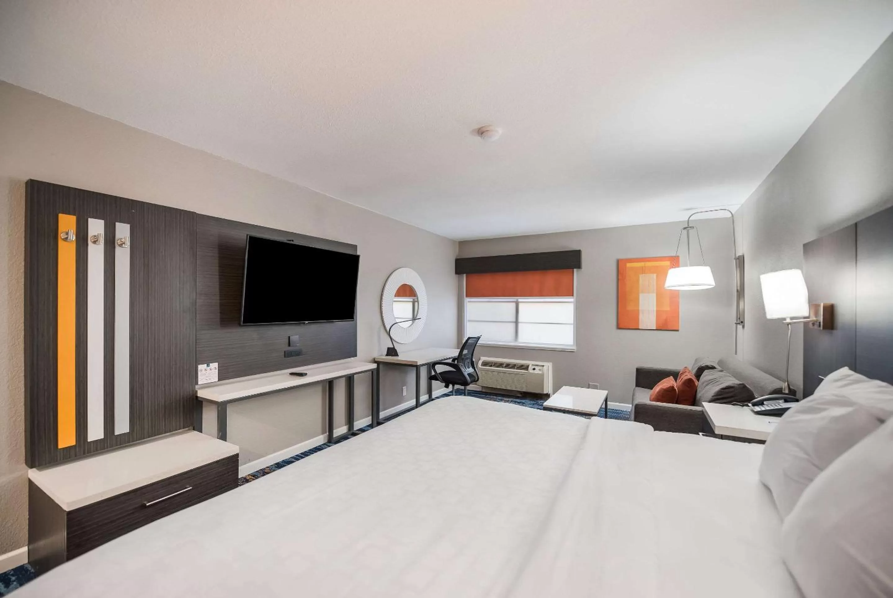 King Room - Accessible/Non-Smoking in Clarion Pointe Marshall