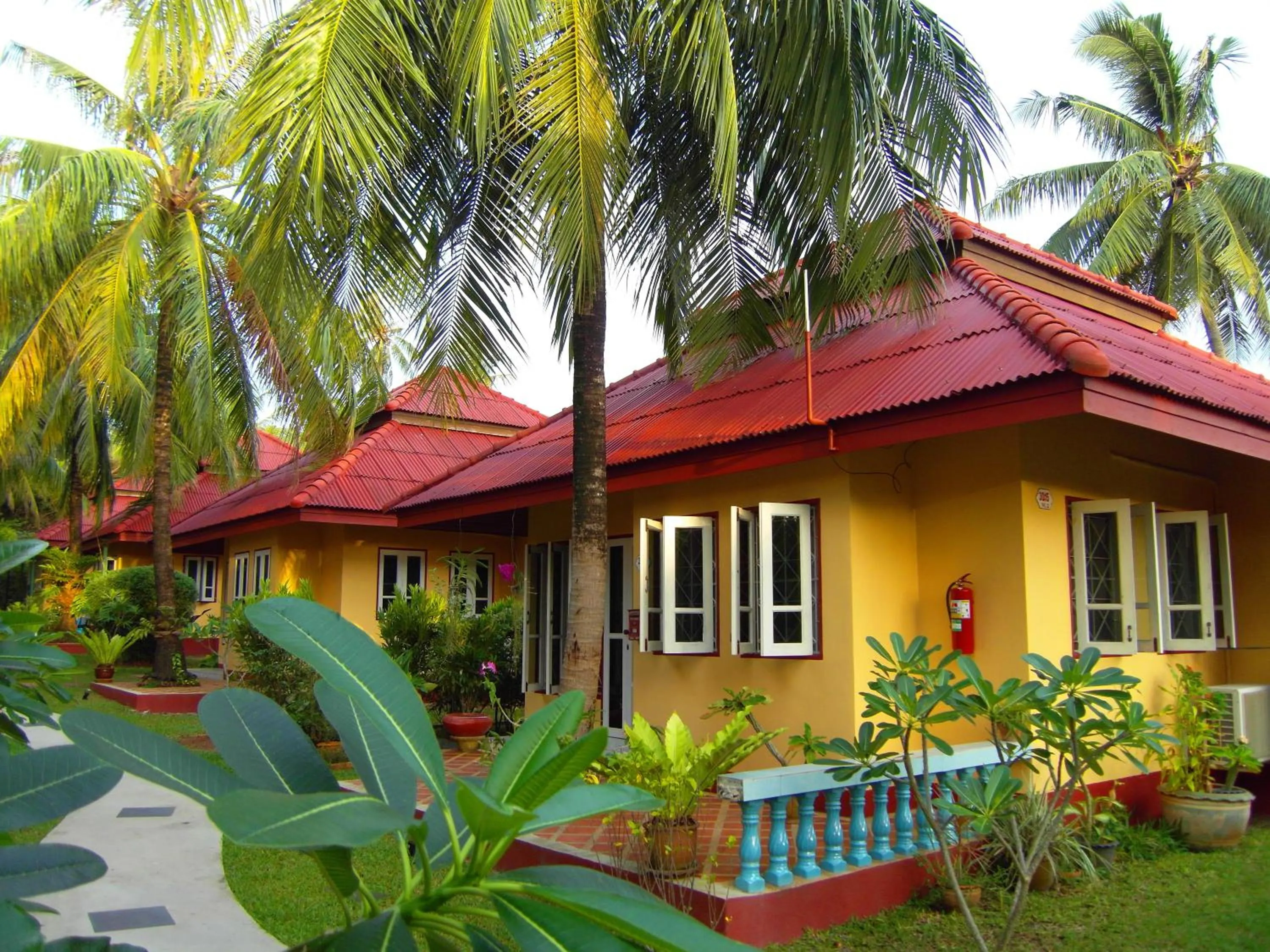 Deluxe Bungalow with Garden View in Palm Village