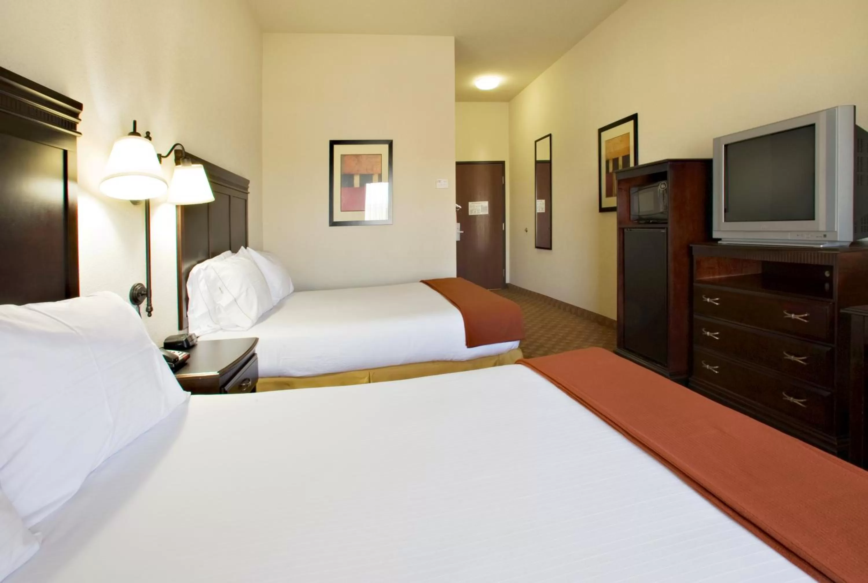 Standard Queen Room with Two Queen Beds in Holiday Inn Express Sweetwater by IHG