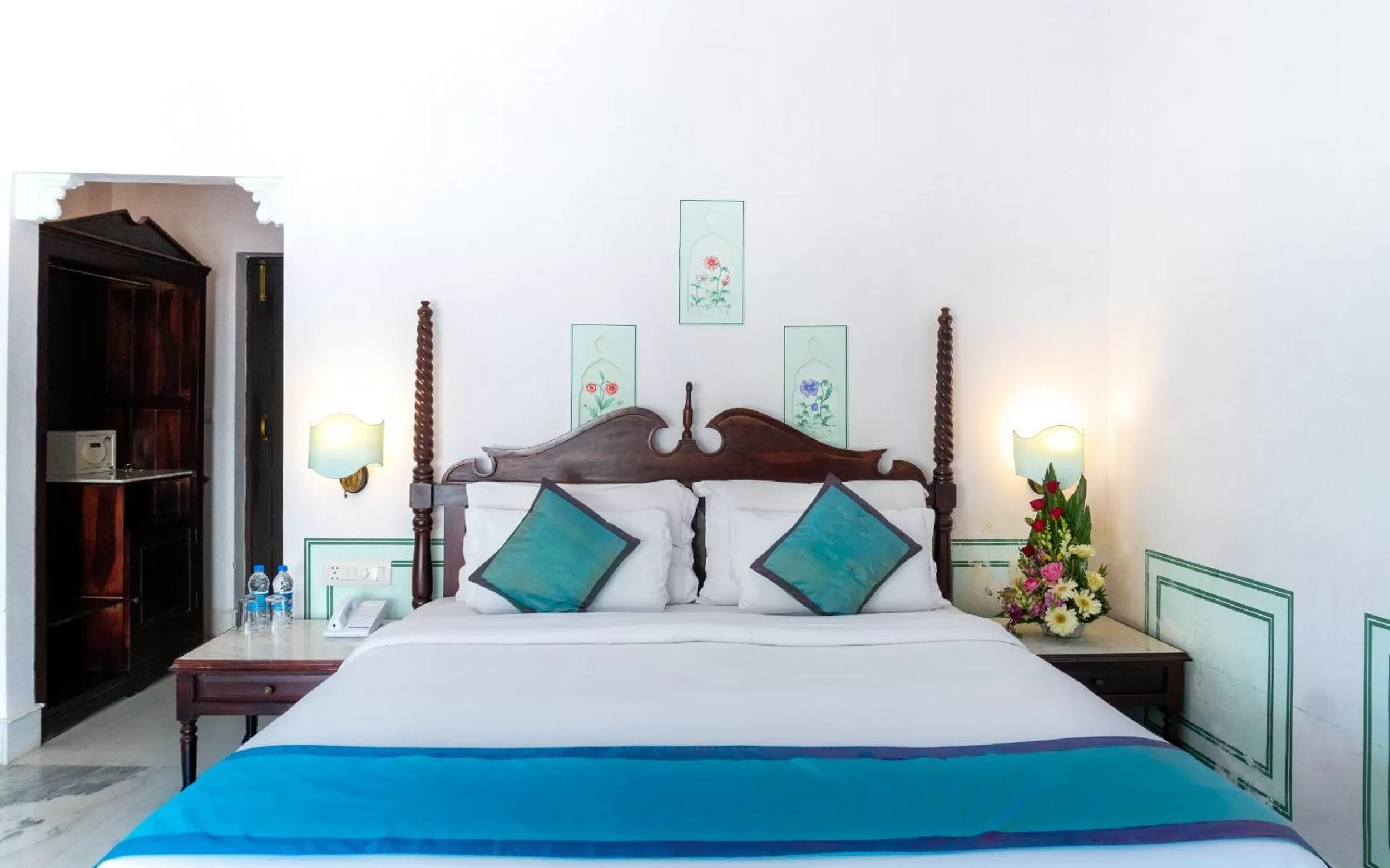 Bed in Amar Kothi