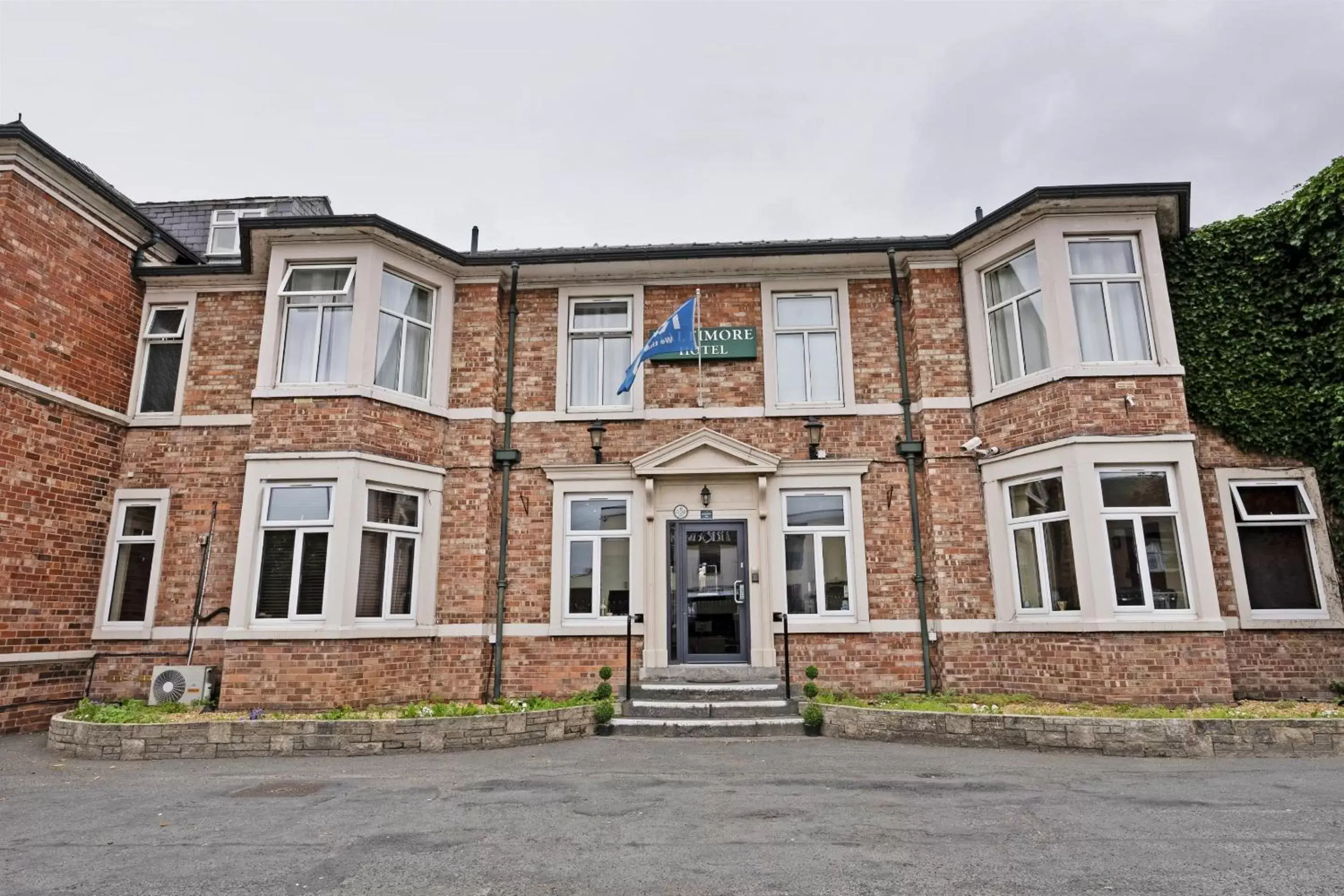 OYO The Baltimore Hotel OYO The Baltimore Hotel