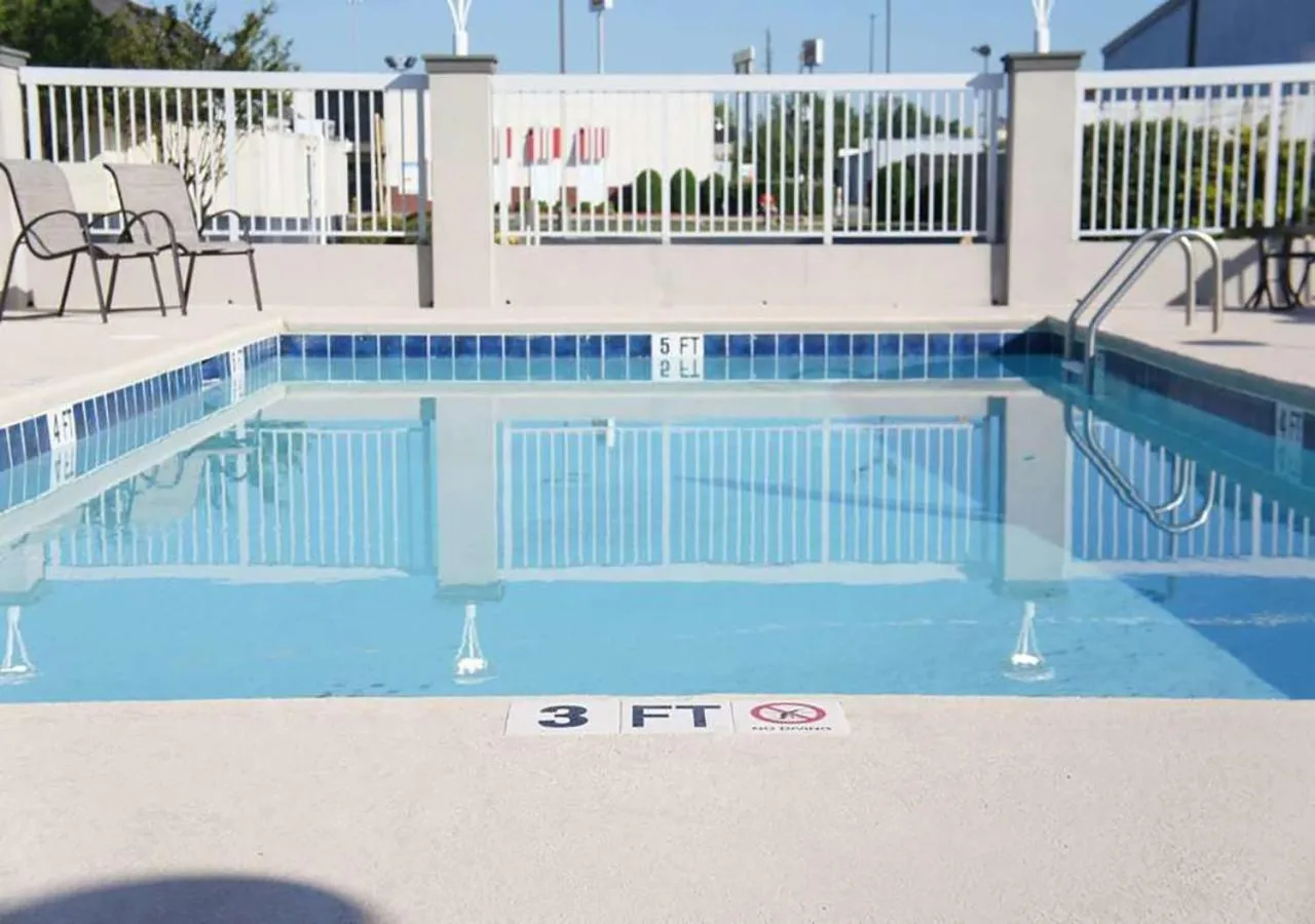 Swimming pool in La Quinta by Wyndham Perry