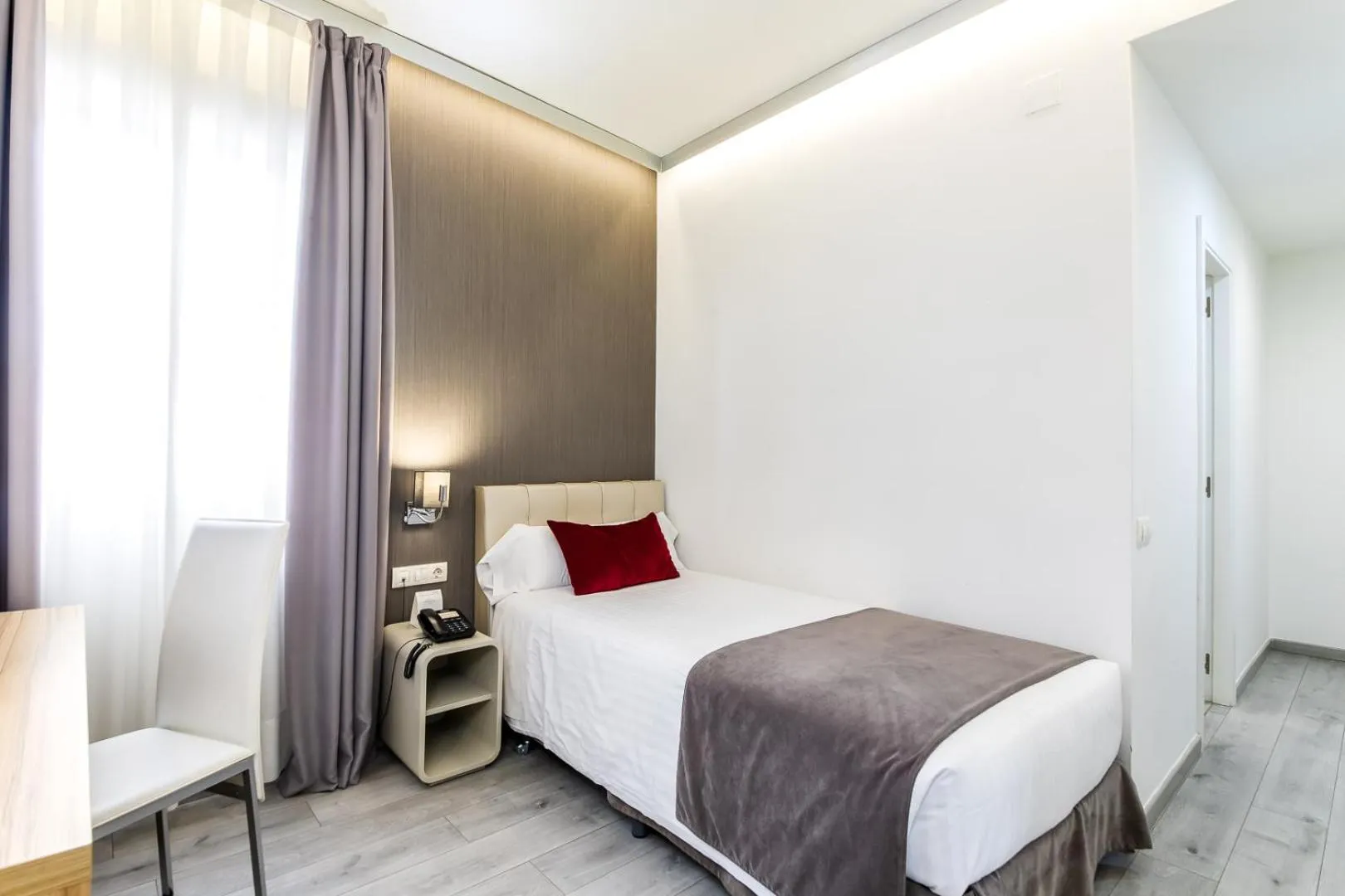 Single Room in Sweet Hotel Renasa