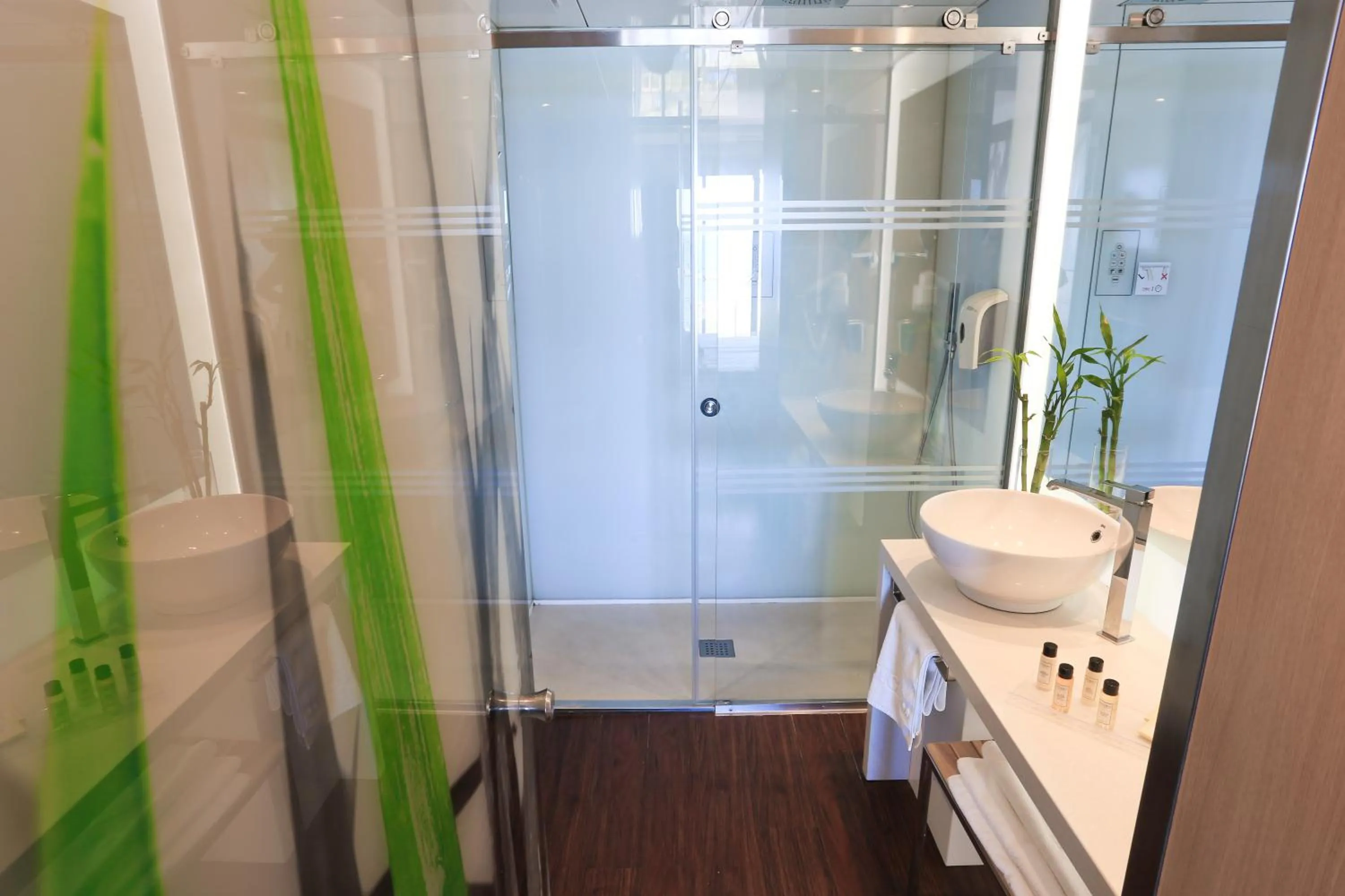 Triple Room with View in KAKTUS Hotel Volga