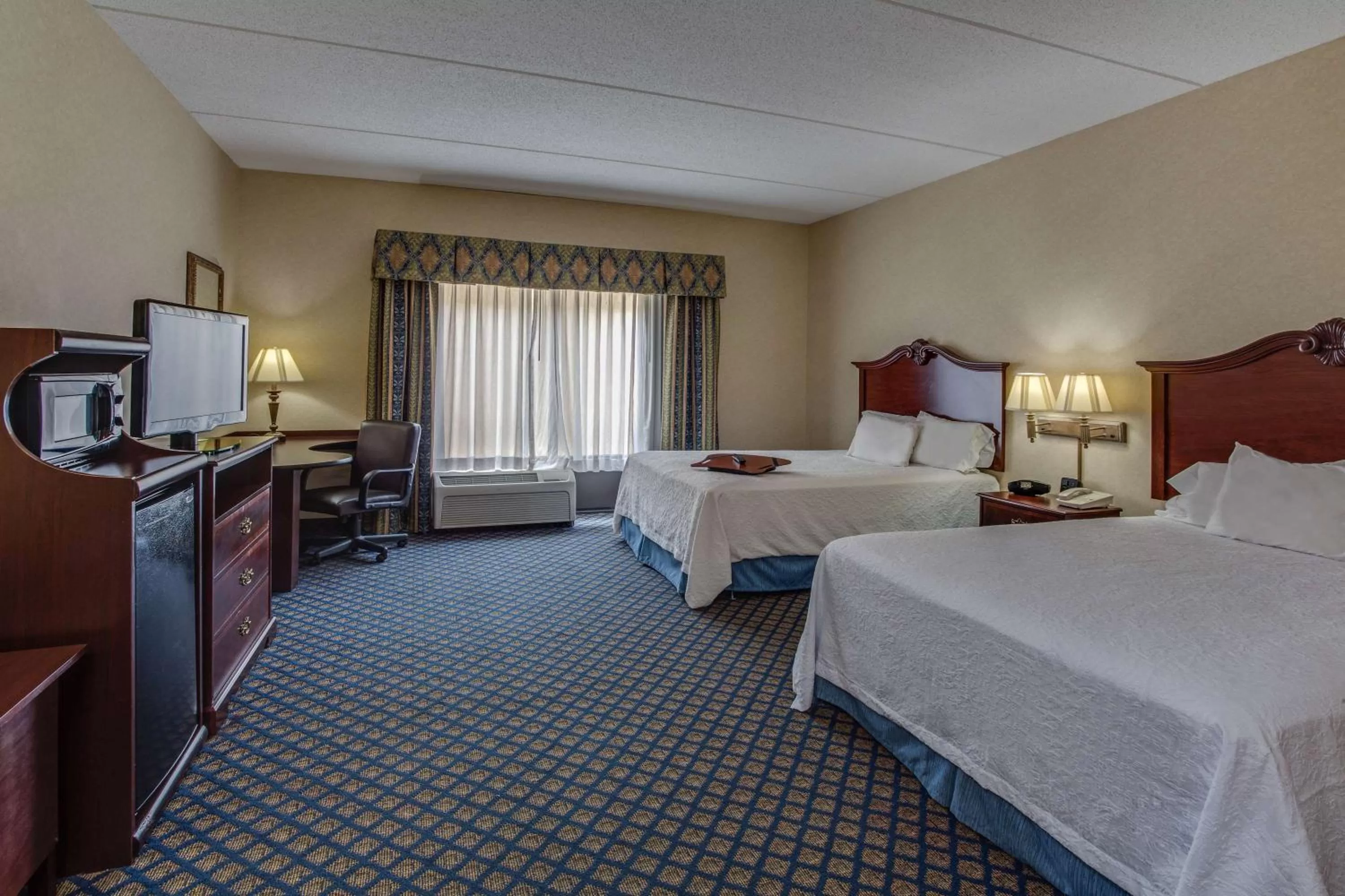 Queen Room with Two Queen Beds - Mobility and Hearing Access/Non-Smoking in Hampton Inn Clearfield