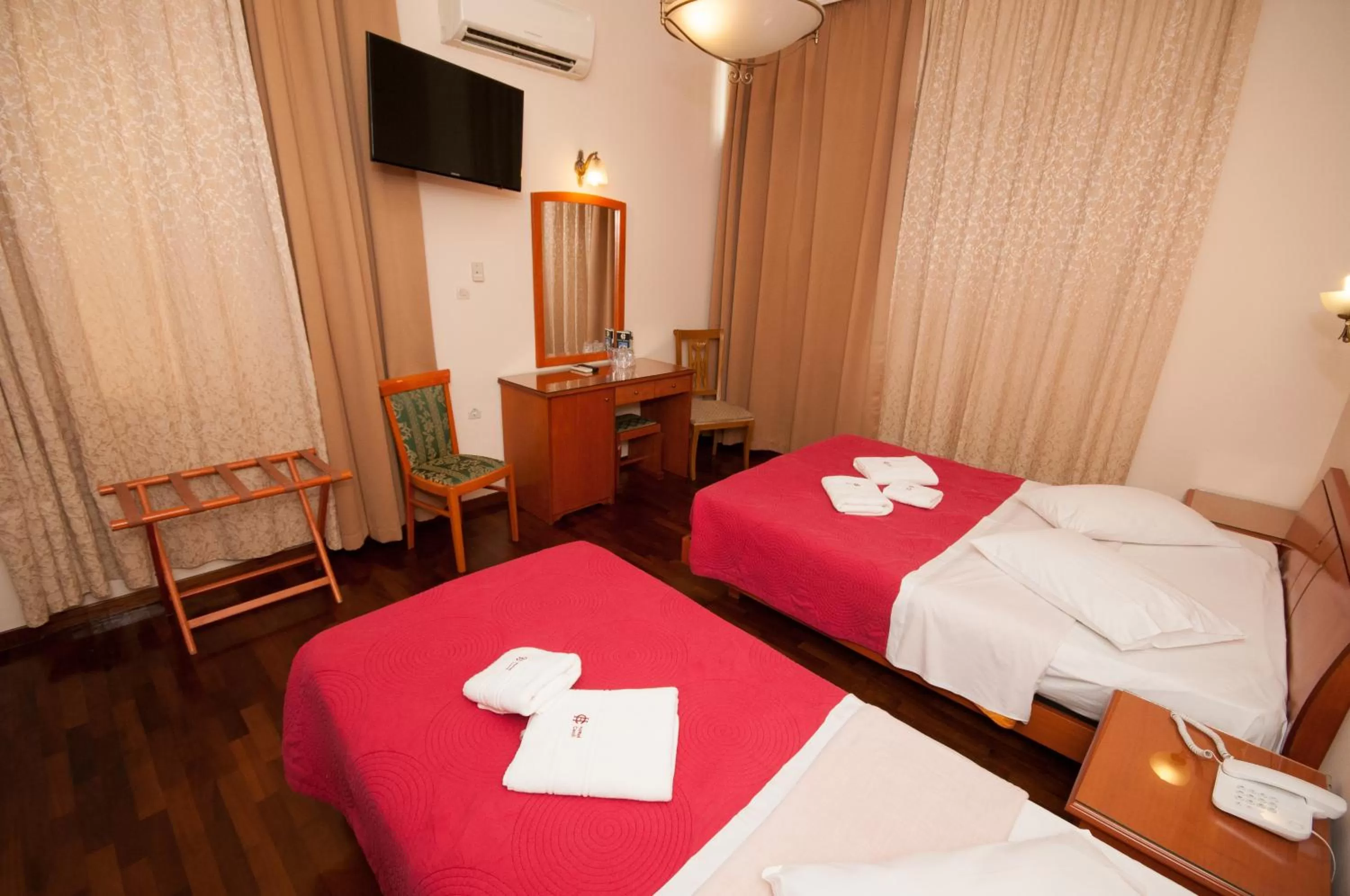 Triple Room in Cecil Hotel