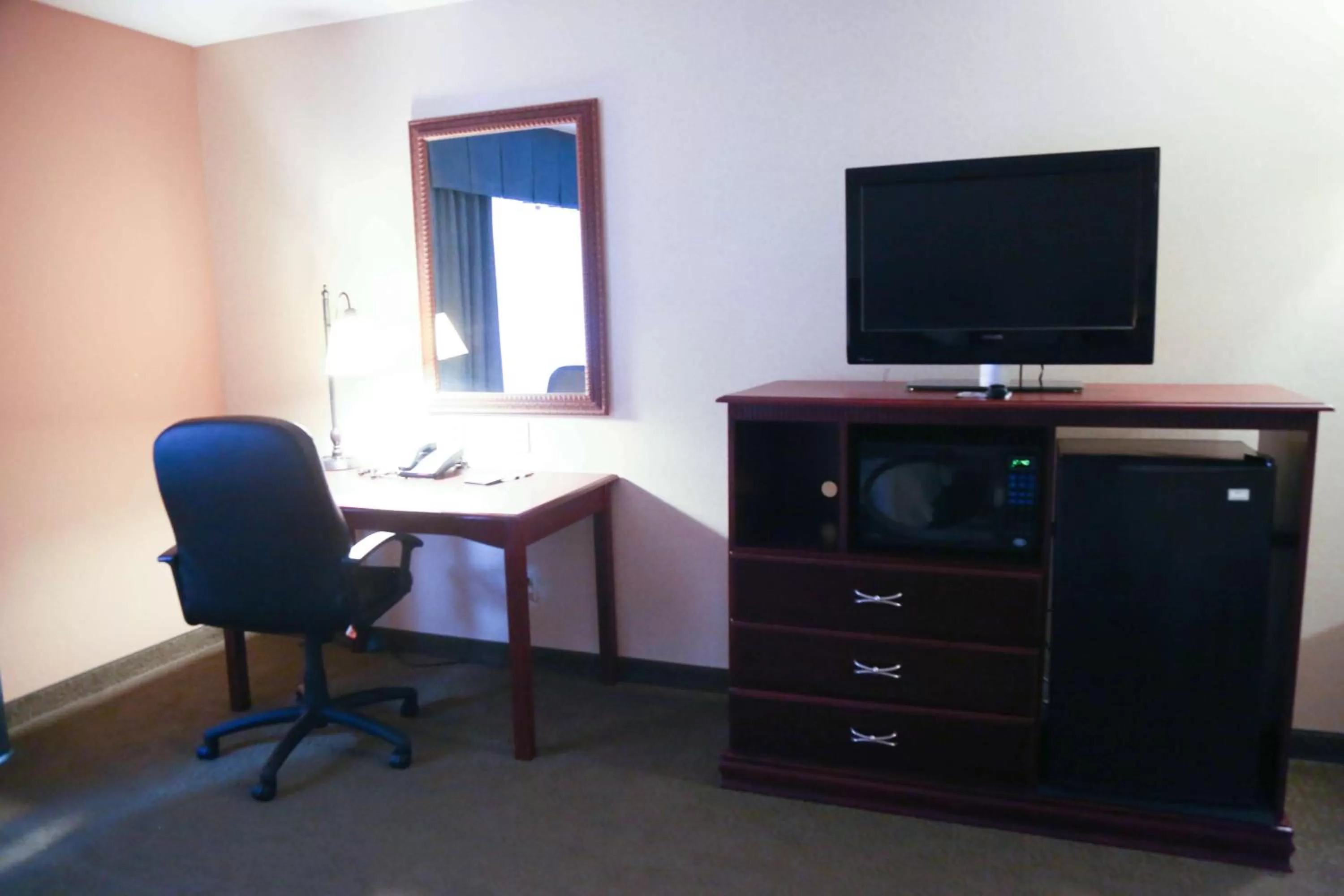 Queen Room with Two Queen Beds - Mobility Access/Non-Smoking in Hampton Inn Morehead