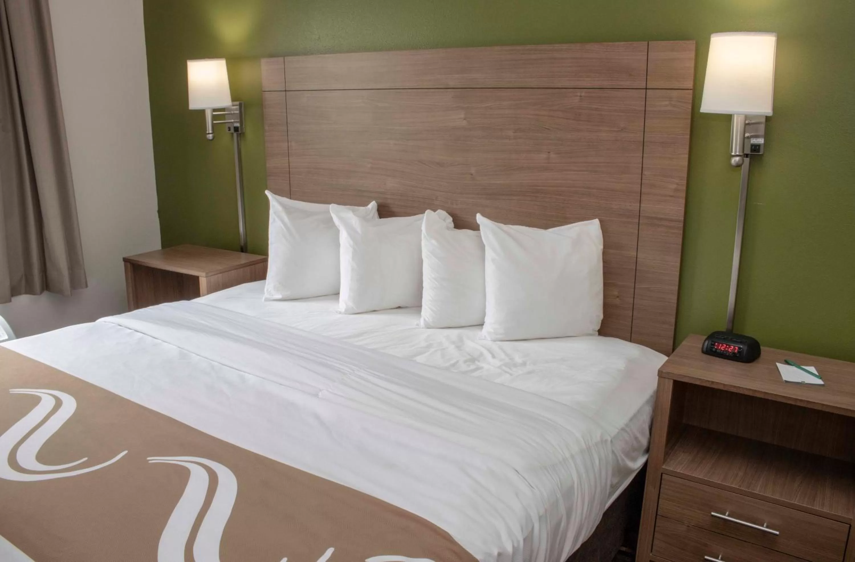 Business King Suite - Accessible/Non-Smoking in Quality Suites Lake Wright Norfolk Airport