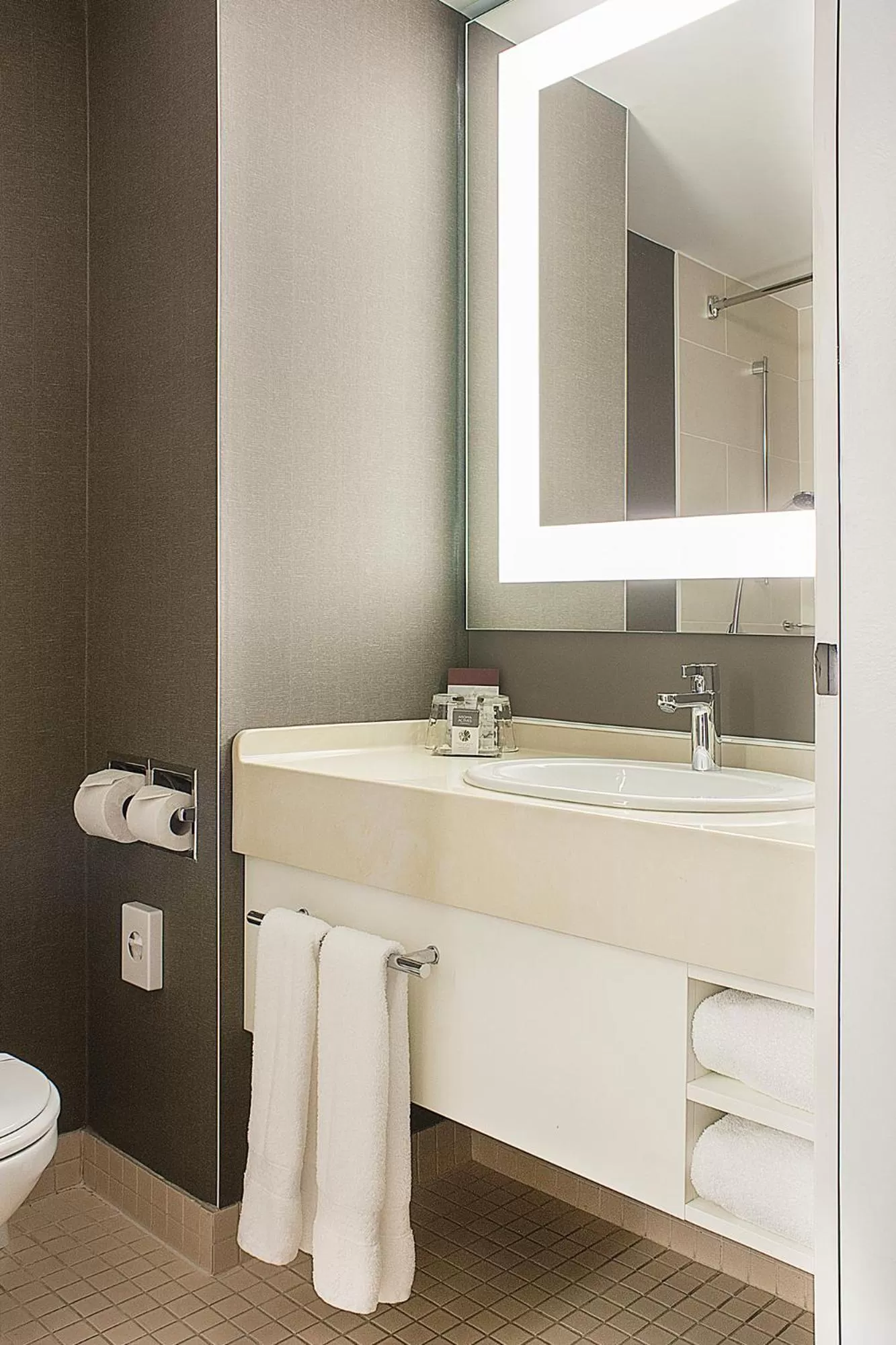 Queen Room in DoubleTree by Hilton Luxembourg