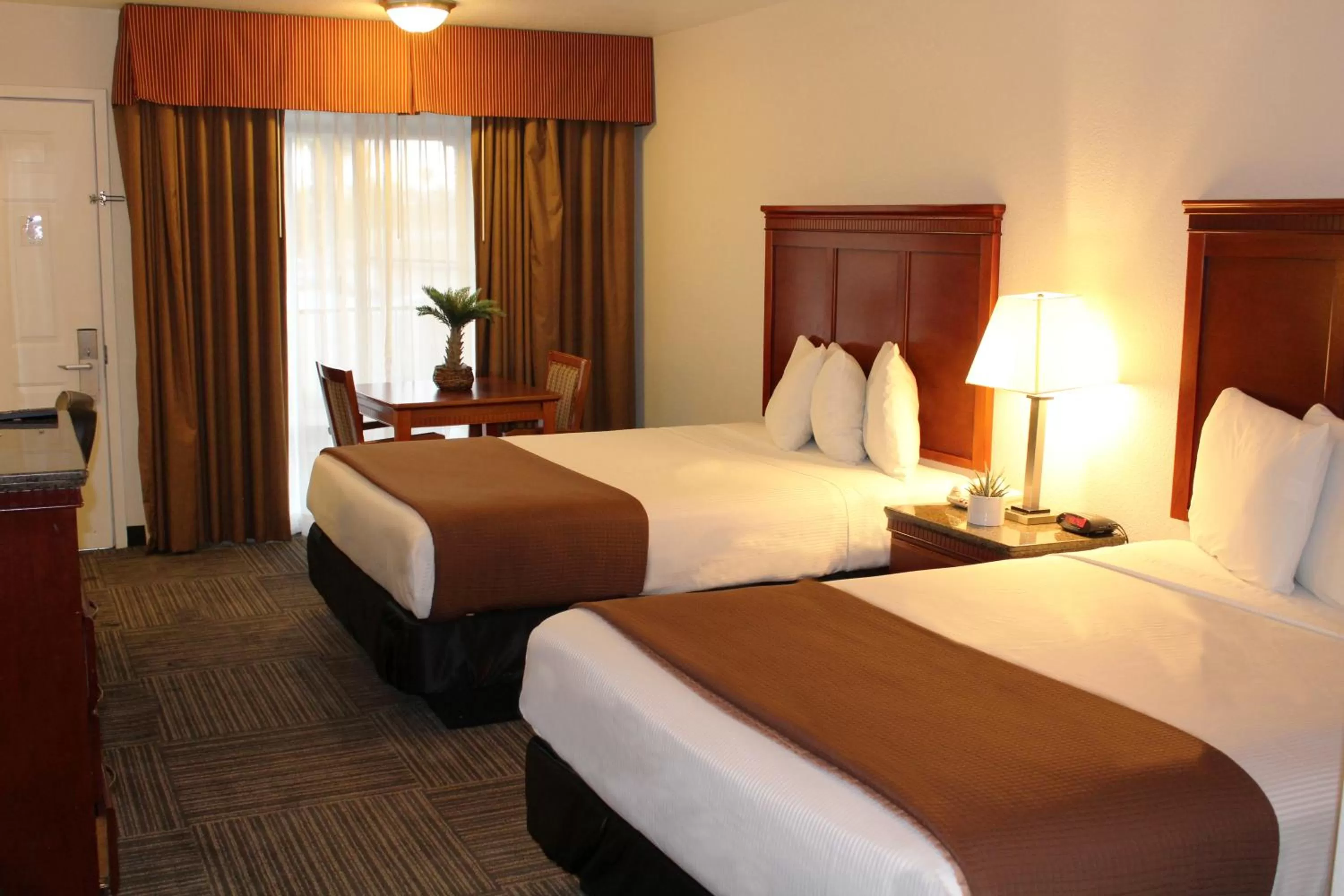 Queen Room with Two Queen Beds in Hotel E Real