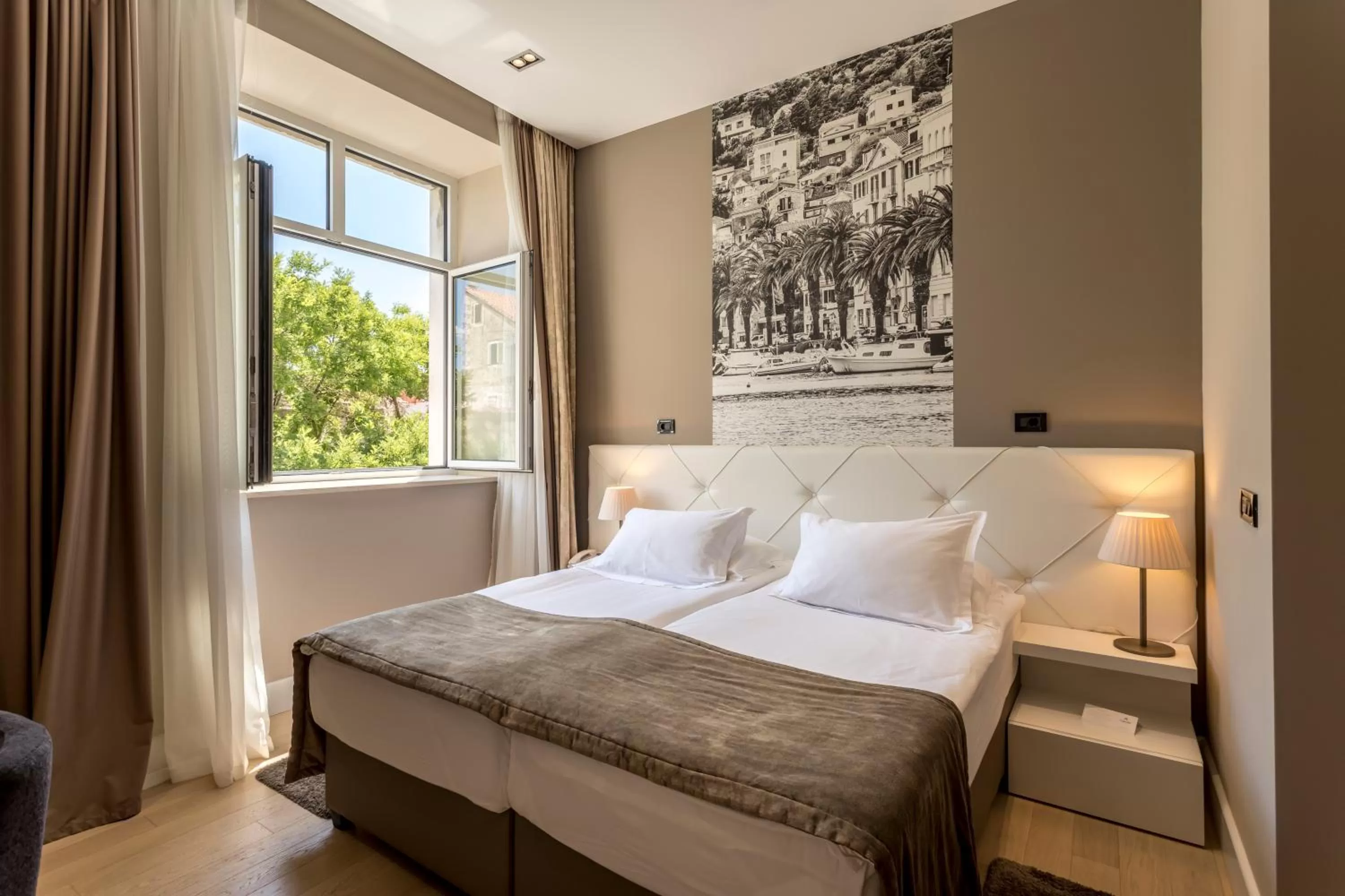 Superior Double Room with City View - single occupancy in Cornaro Hotel