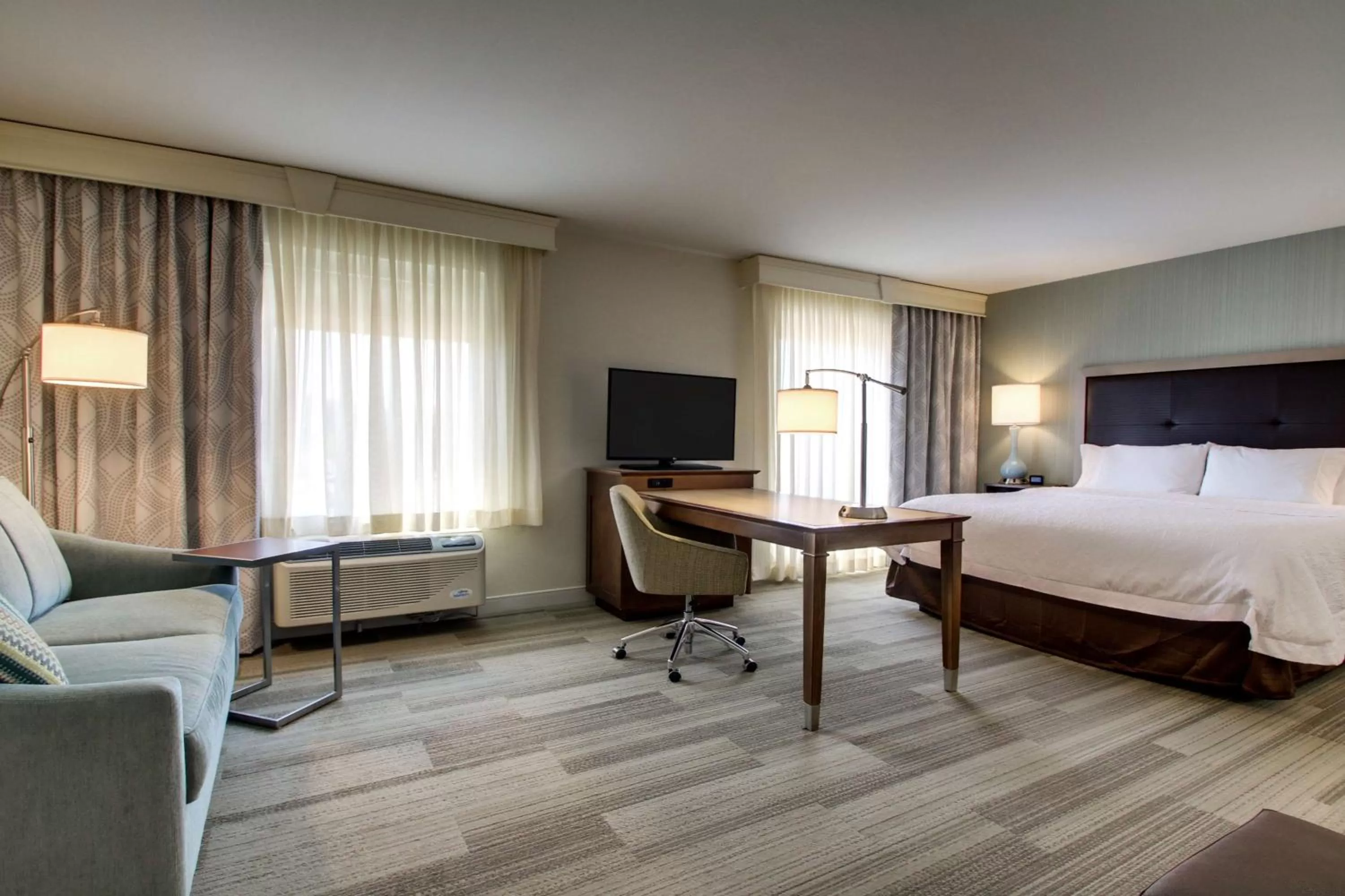 King Studio in Hampton Inn & Suites Milwaukee West