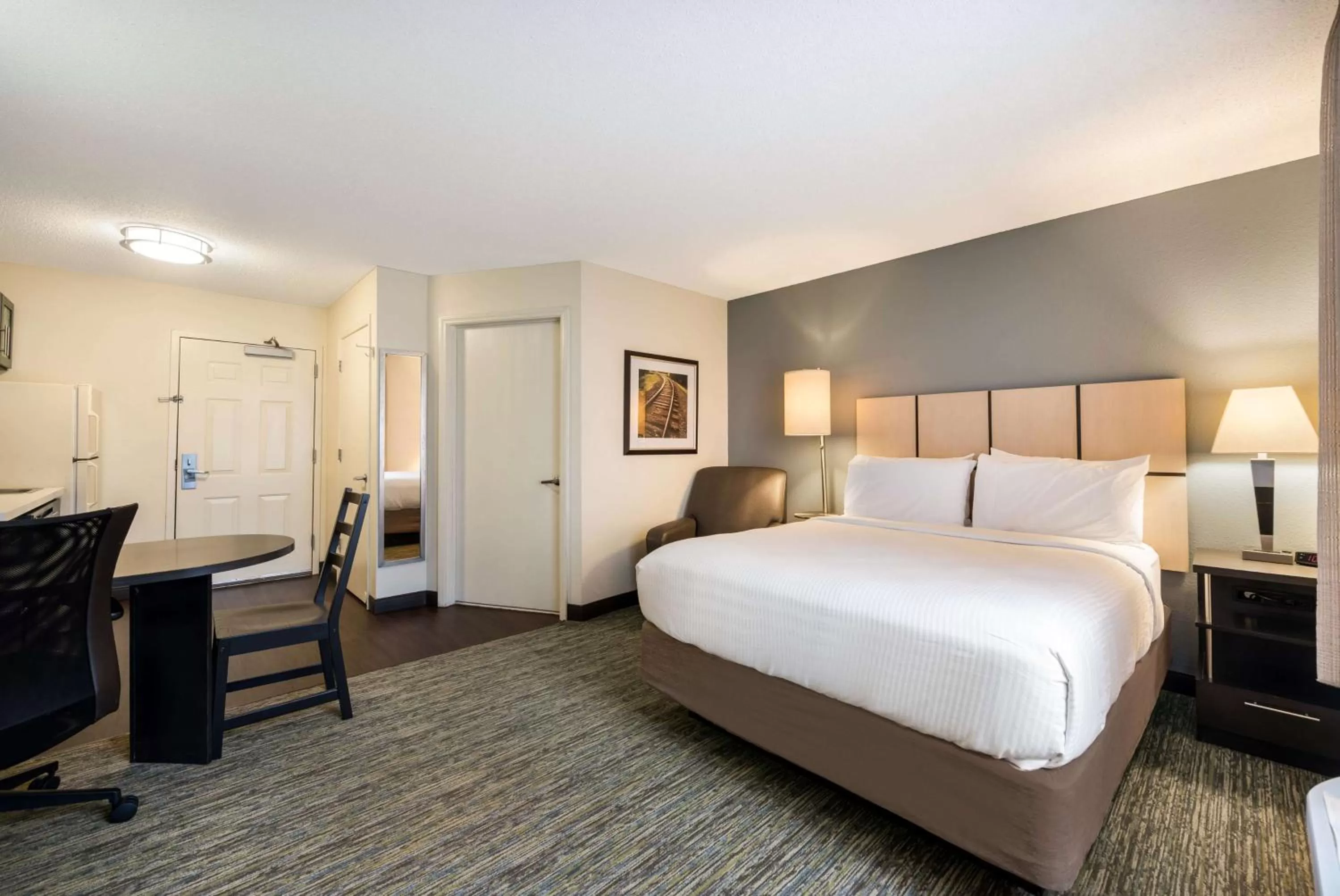 Studio Queen Suite in Sonesta Simply Suites Hampton
