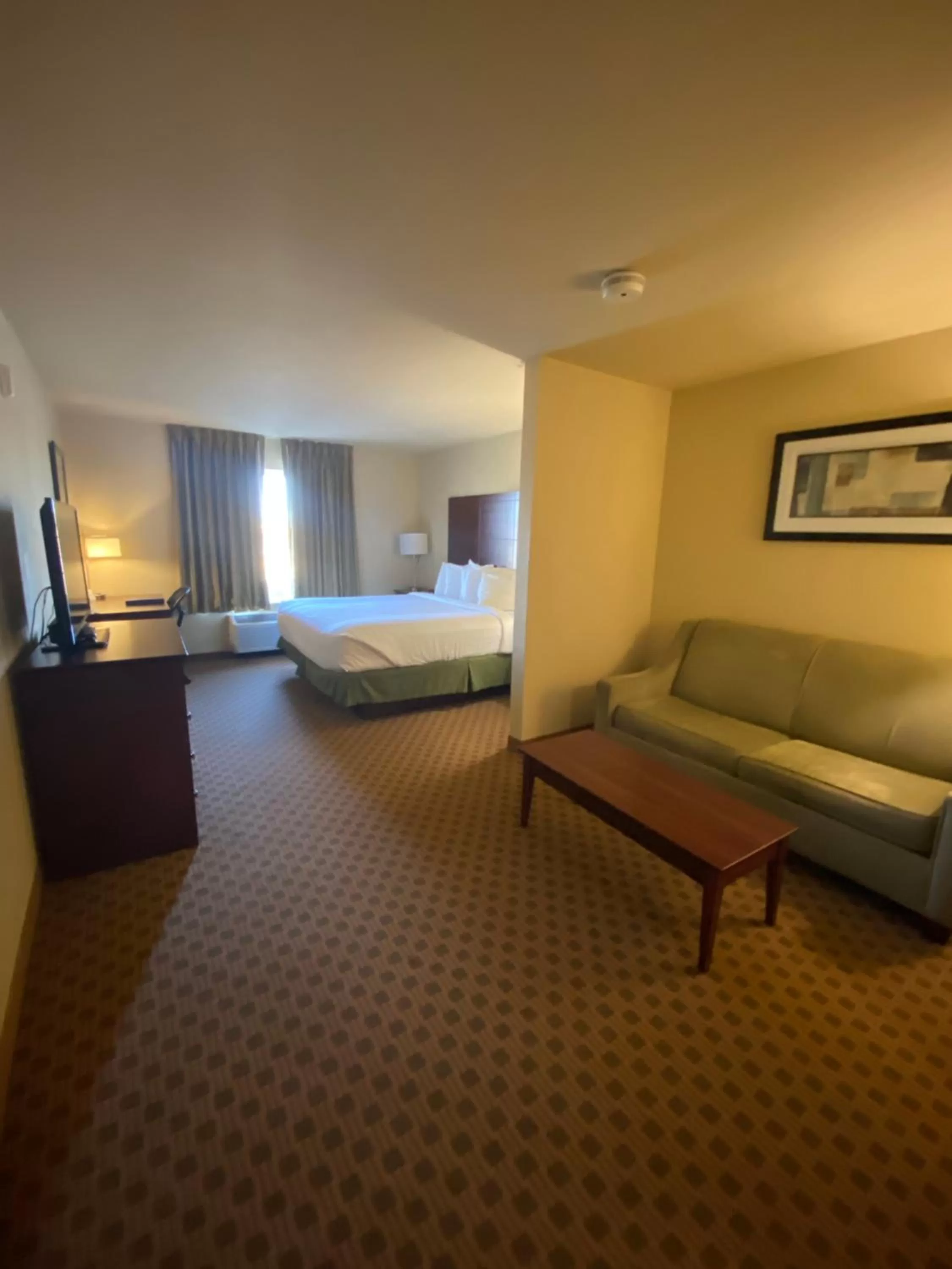 King Suite in Cobblestone Hotel & Suites - Broken Bow