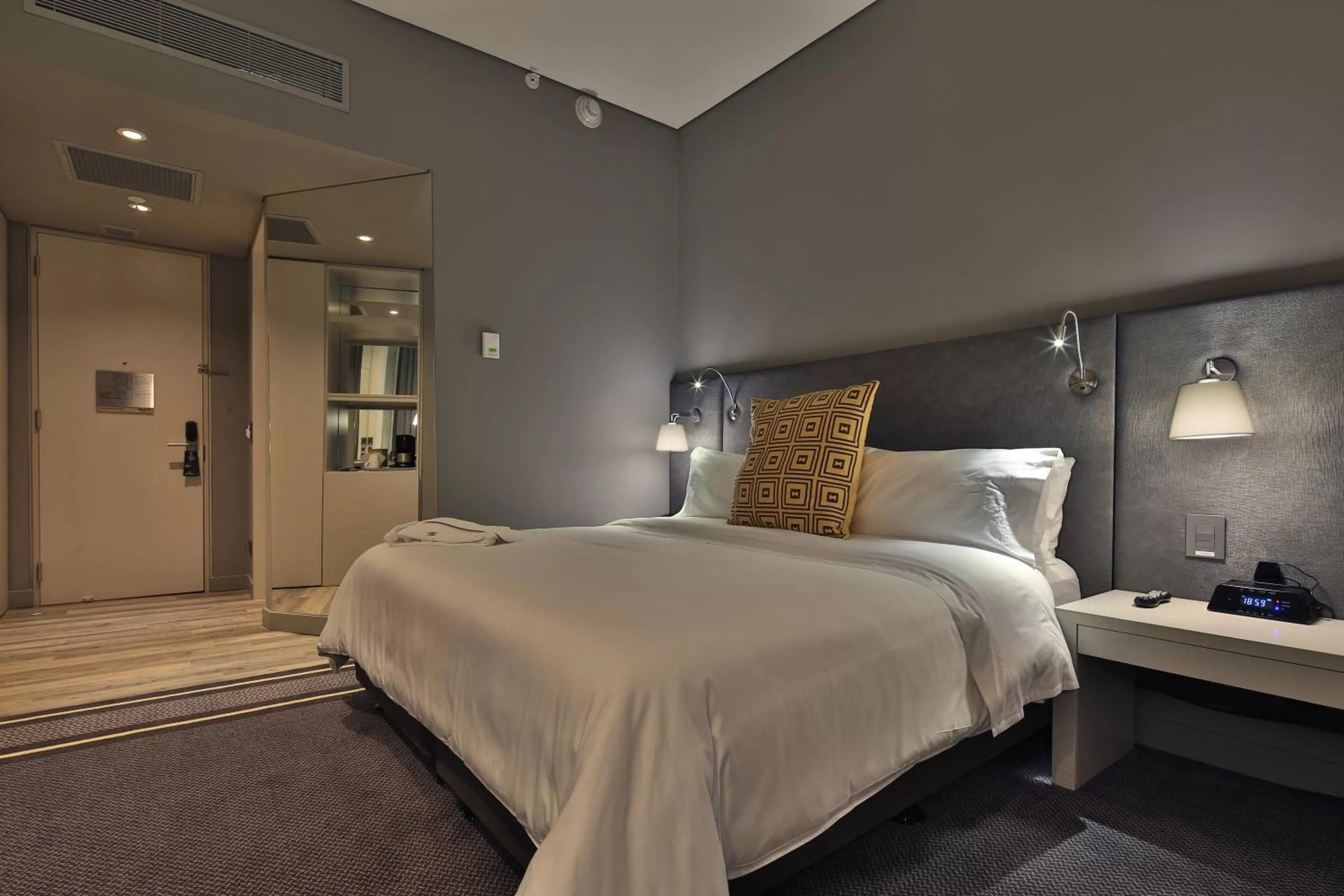 Standard King Room in Movich Buro 51