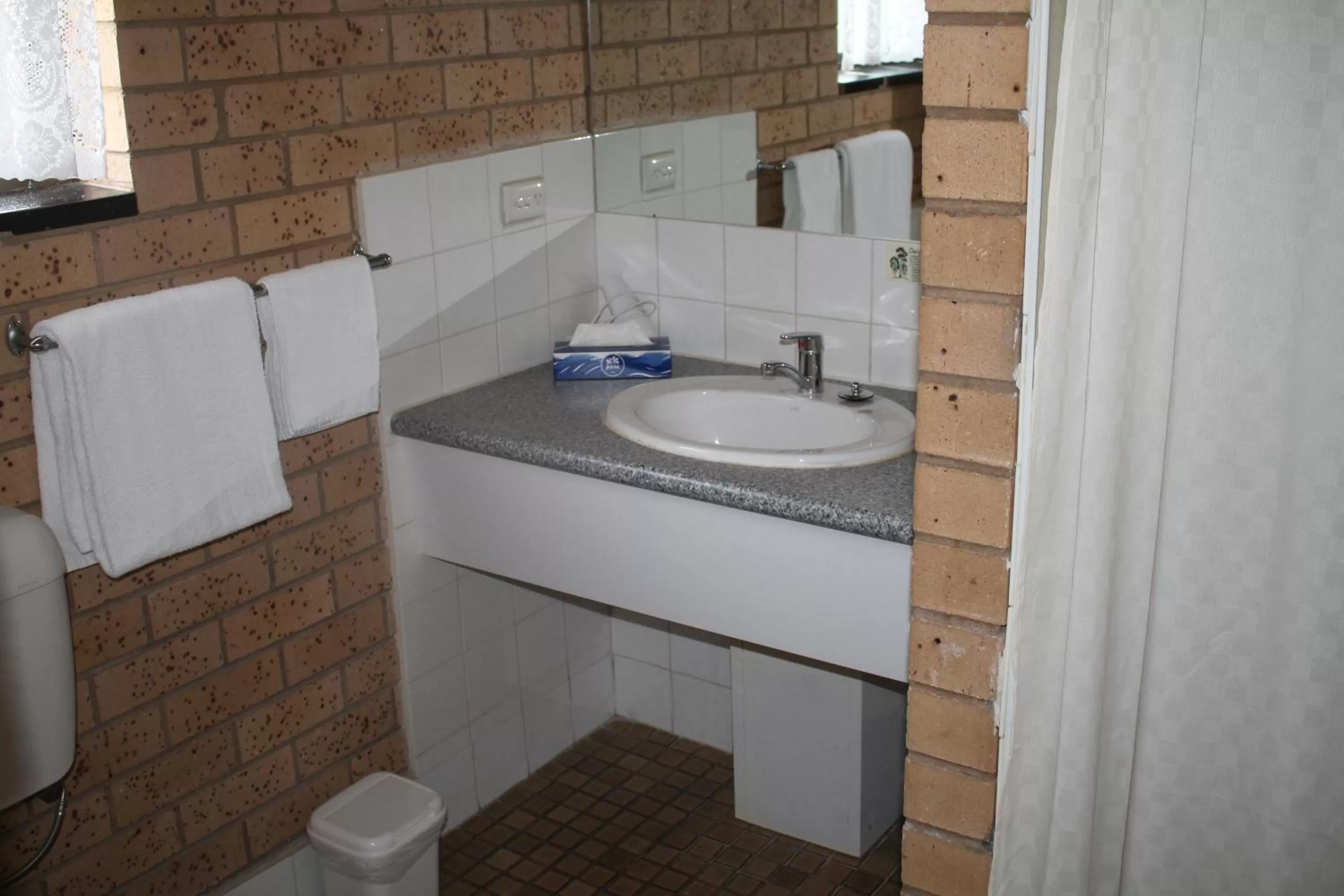 Family Suite Three-Bedroom in Lone Pine Motel