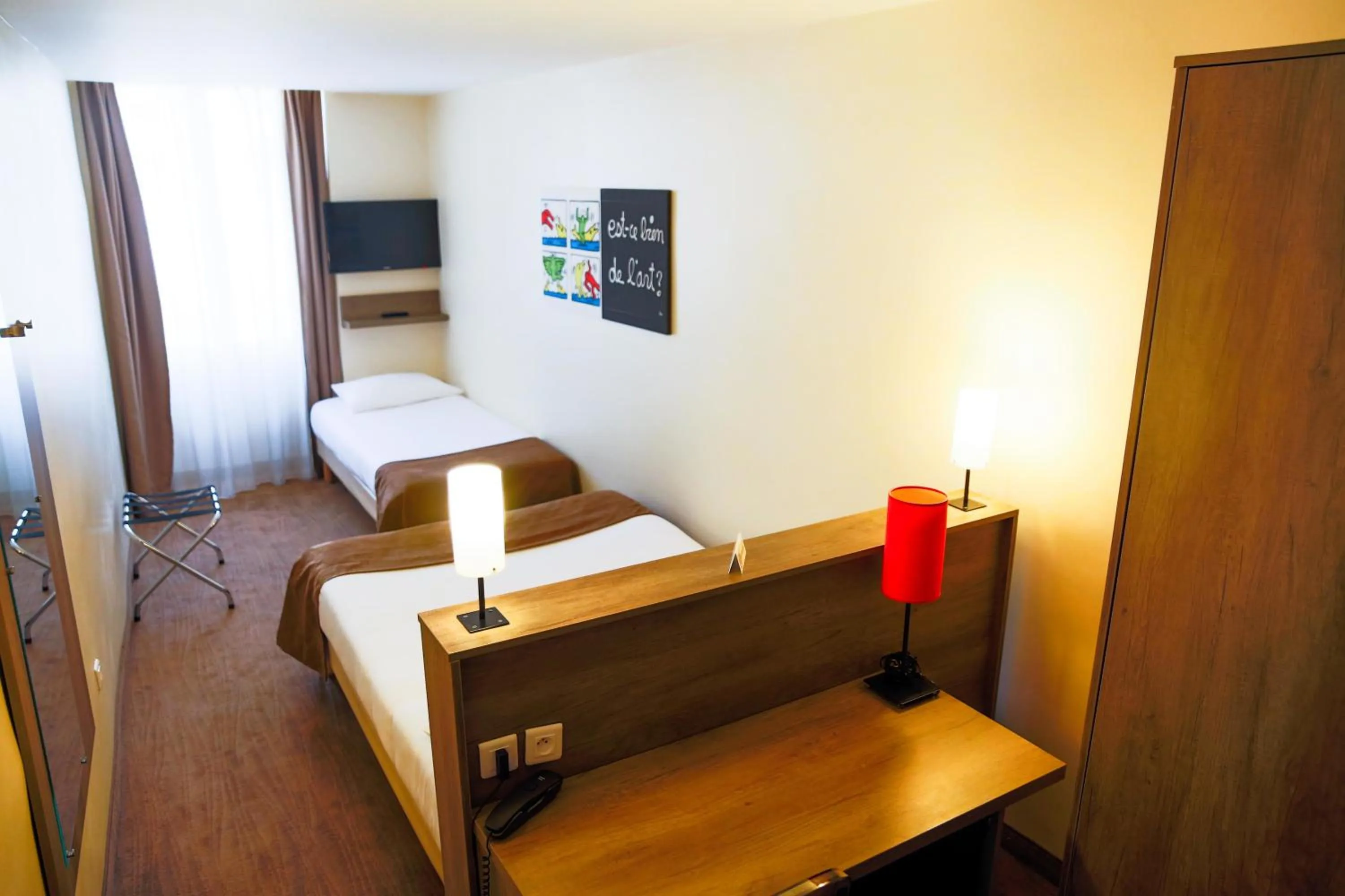 Family Room in Hôtel Le Seize, Nice Centre