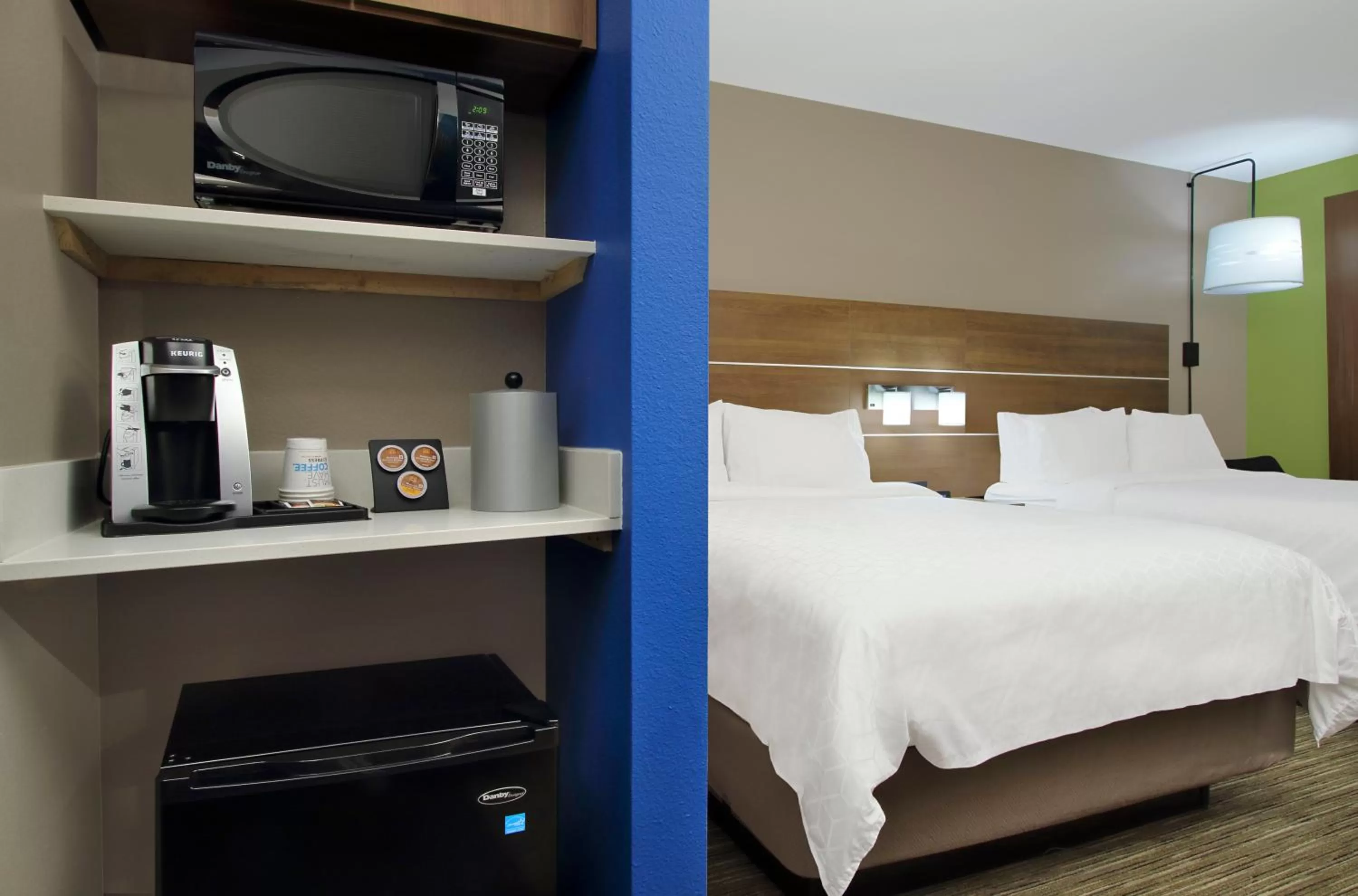 Standard Queen Room with Two Queen Beds and Mobility Accessible Tub in Holiday Inn Express & Suites Dallas Frisco NW Toyota Stdm by IHG