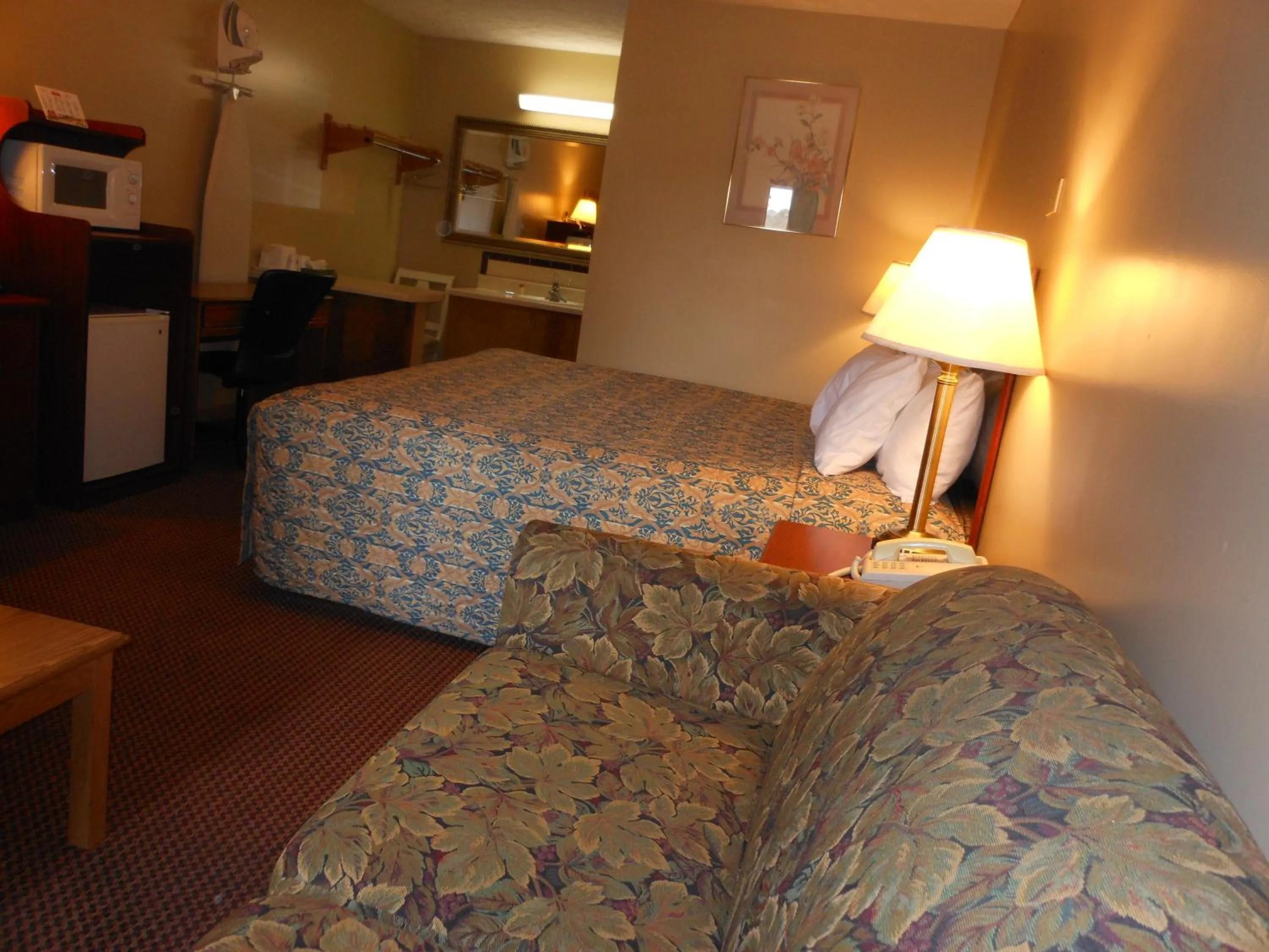 King Room with Sofa Bed  - Smoking  in McClellan Inn