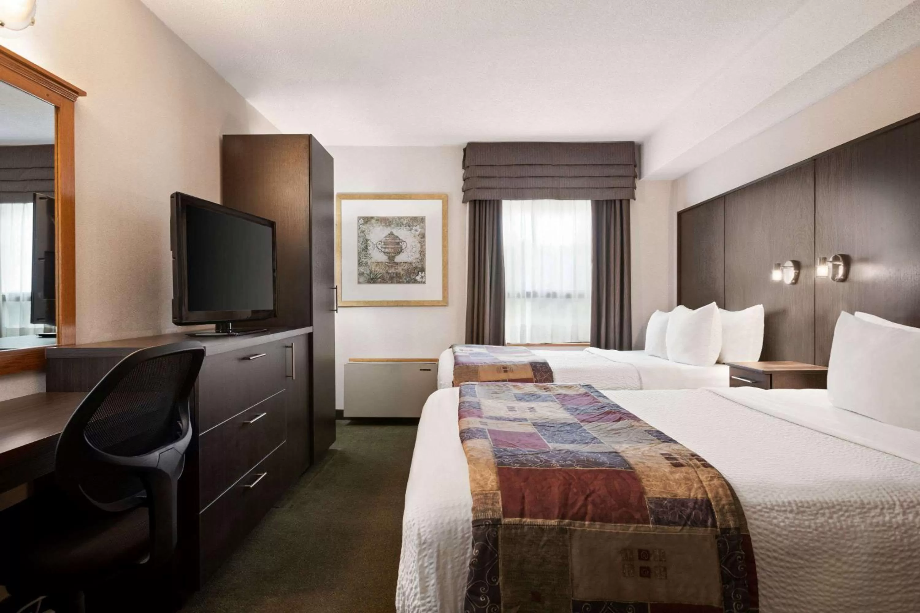 Double Room with Two Double Beds - Non-Smoking in Days Inn by Wyndham Renfrew Conference Centre