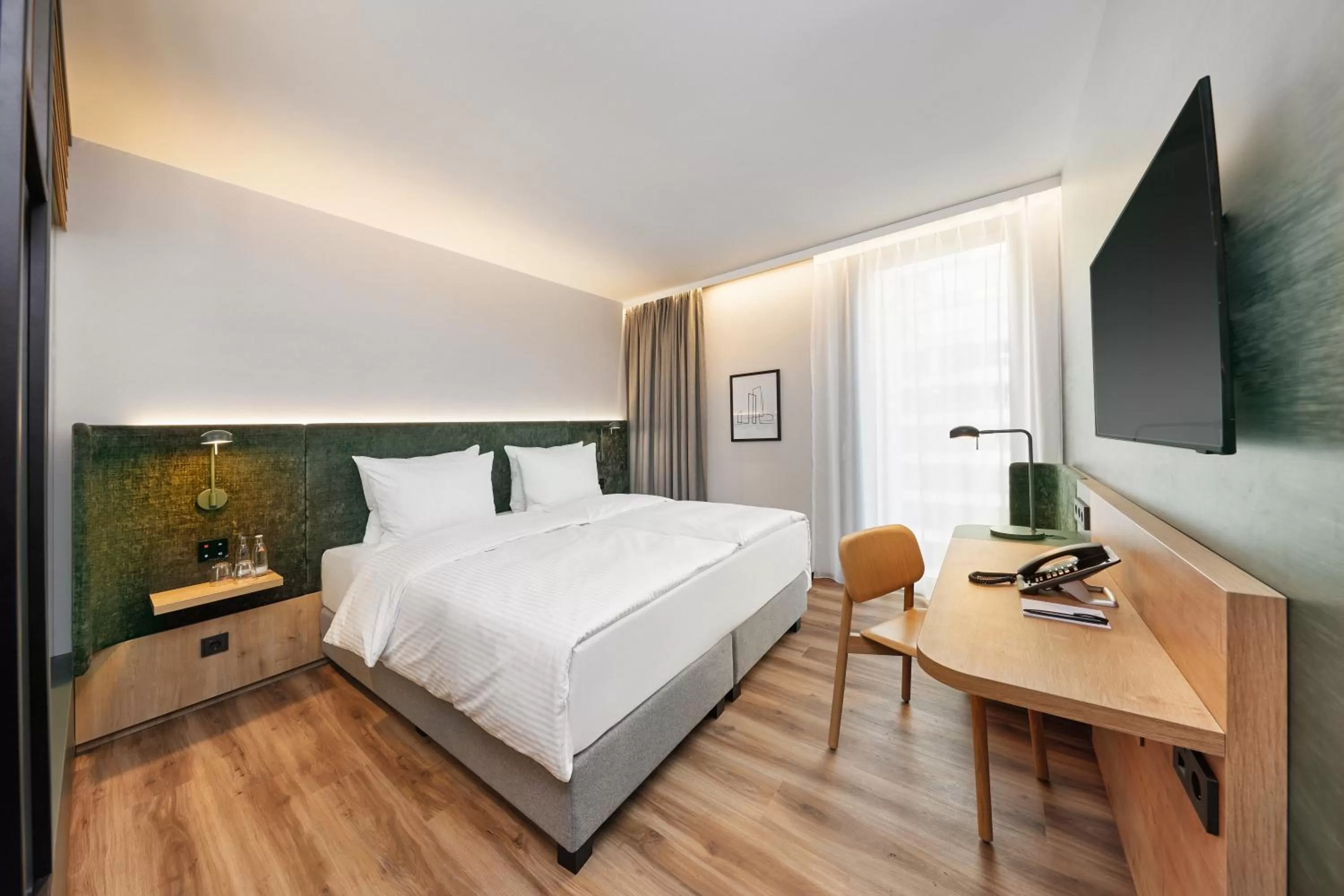 Comfort Double Room in H+ Hotel Frankfurt Eschborn
