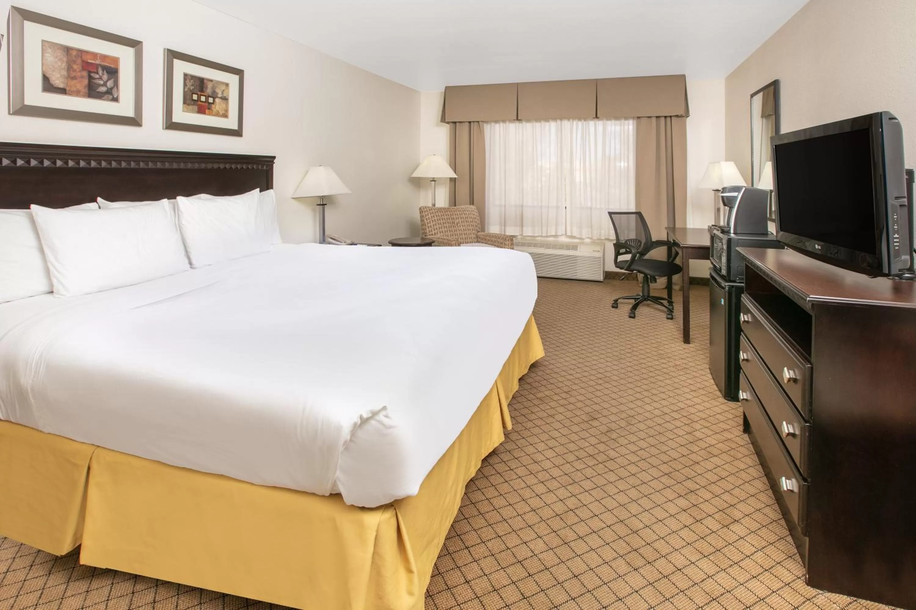 King Room - Disability Access/Non-Smoking in Baymont by Wyndham Roswell