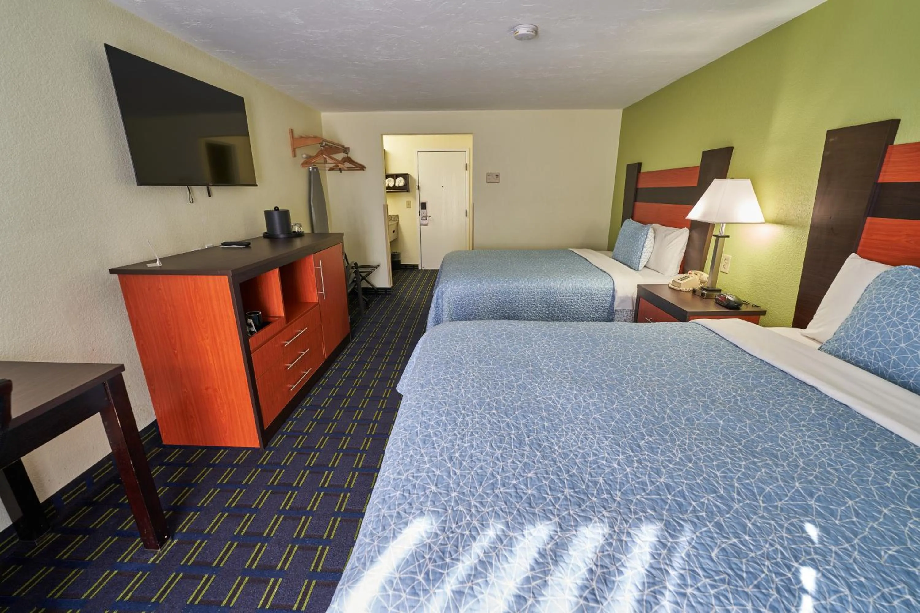 Queen Room with Two Queen Beds Courtyard/Pool Access Smoke Free in The Mariner Resort Cape Cod by The Red Collection