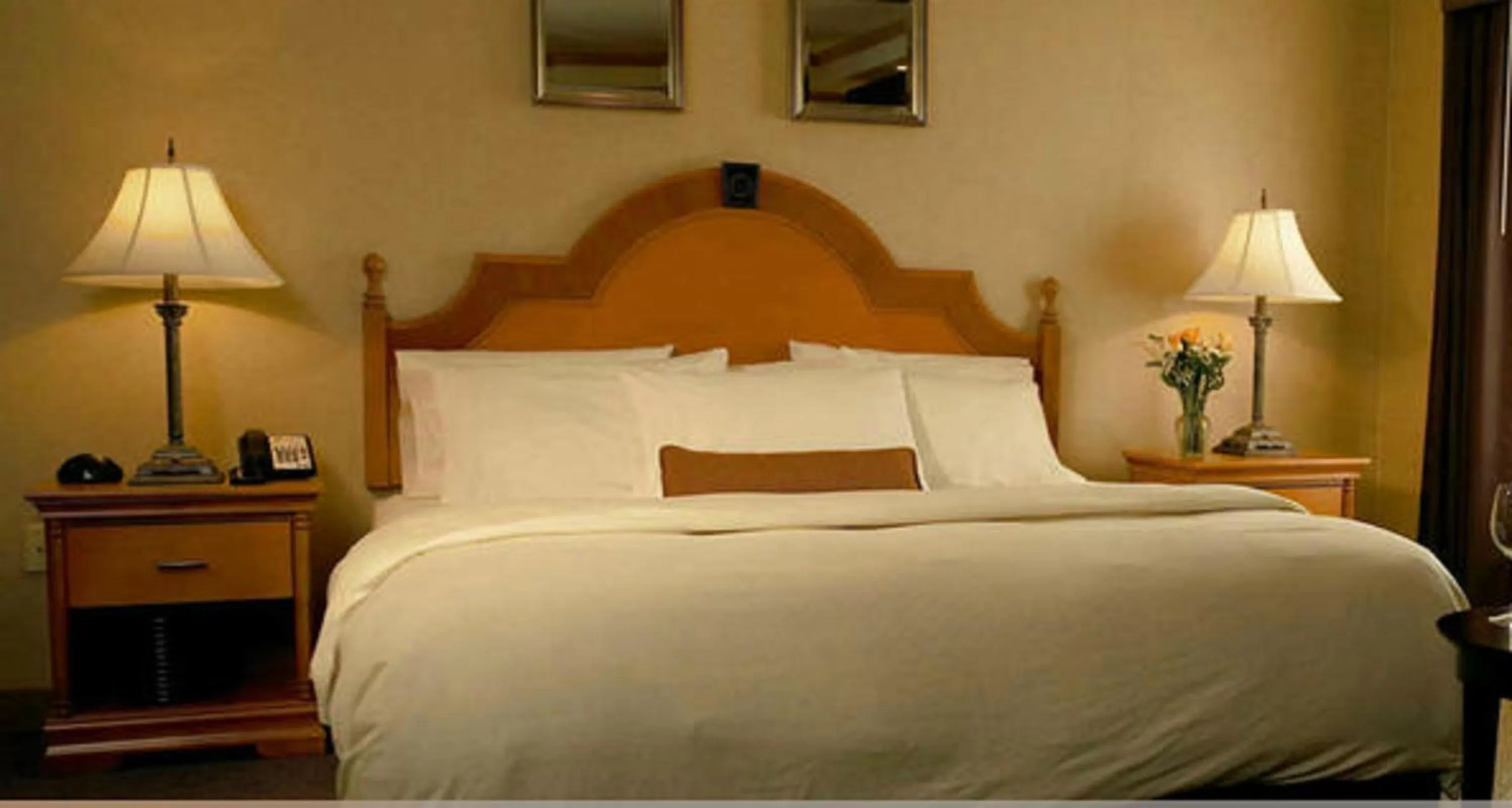 Queen Room - Non-Smoking in Ambassador Hotel Milwaukee, Trademark Collection by Wyndham