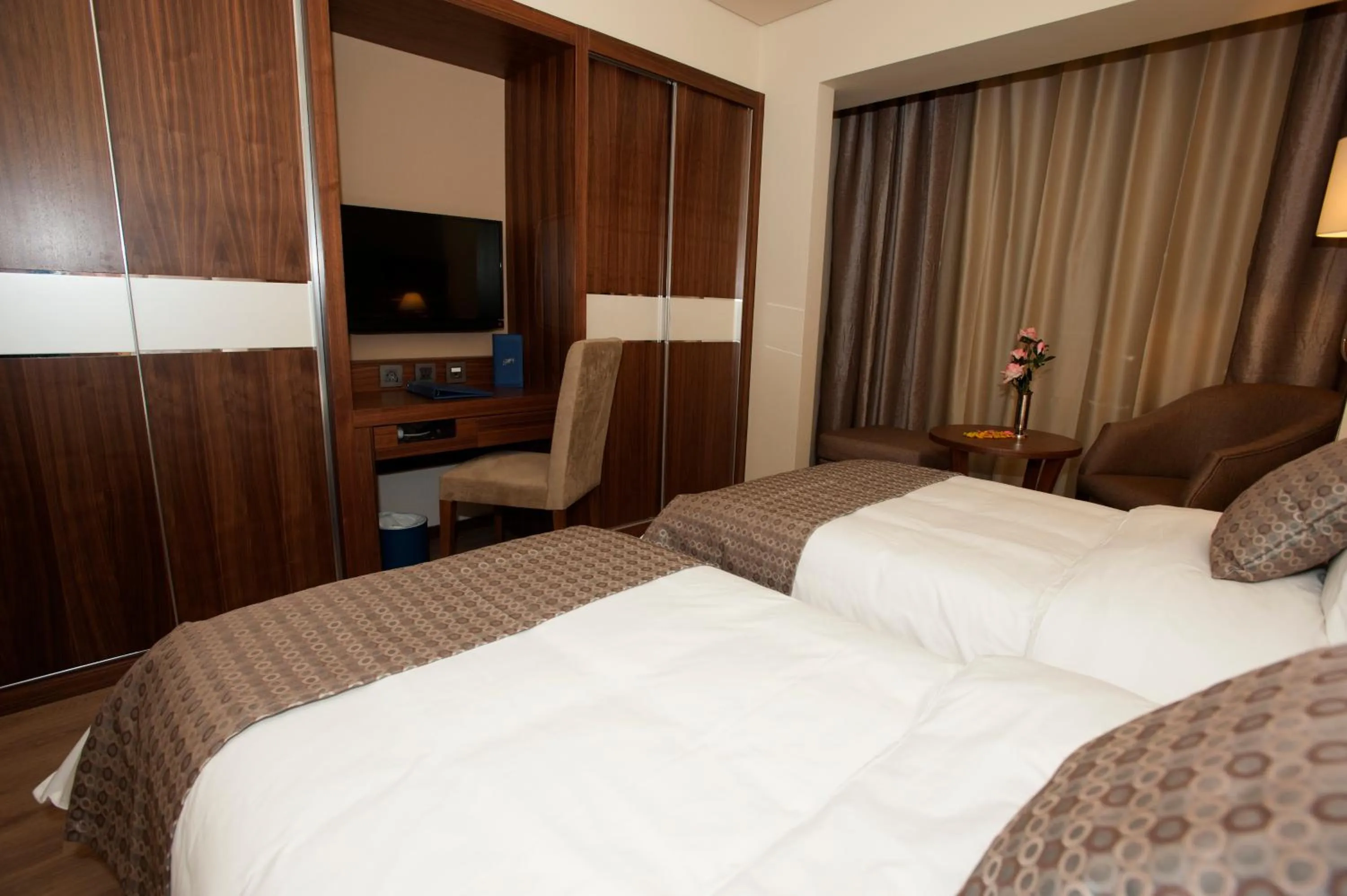 Standard Twin Room in Gems Hotel