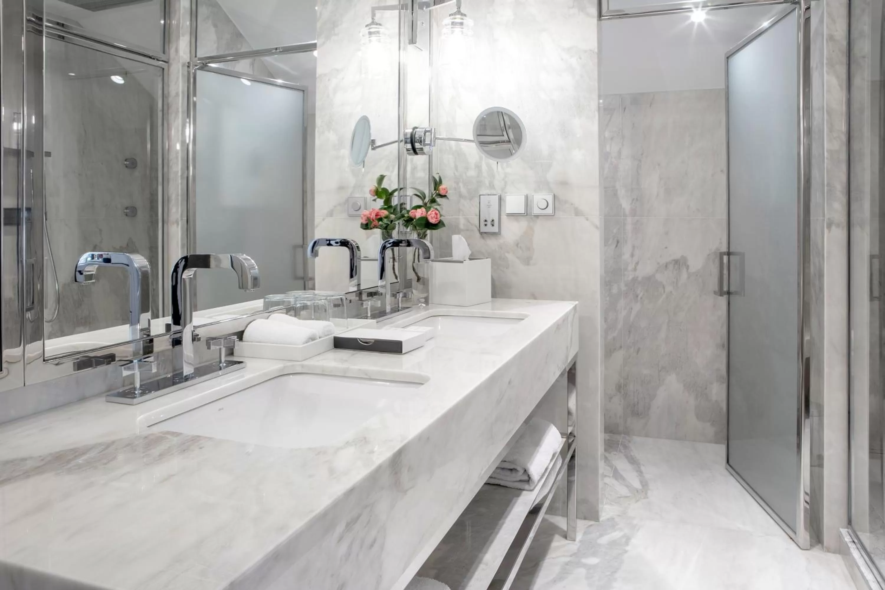 King Classic Historical Center View in InterContinental Porto - Palacio das Cardosas by IHG